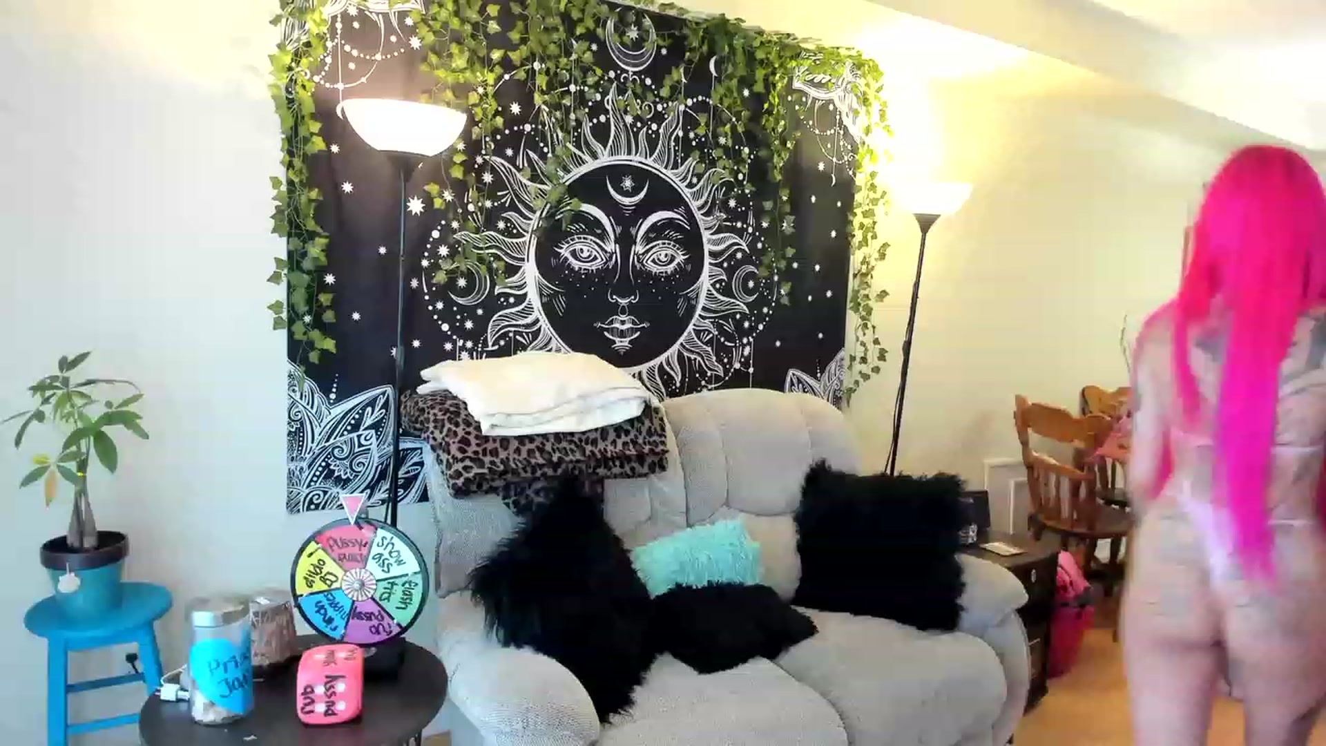 Gallery image thumbnail from LucyLovesick's myfreecams stream on, 07/10/2023, 19:35 image 10 of 20