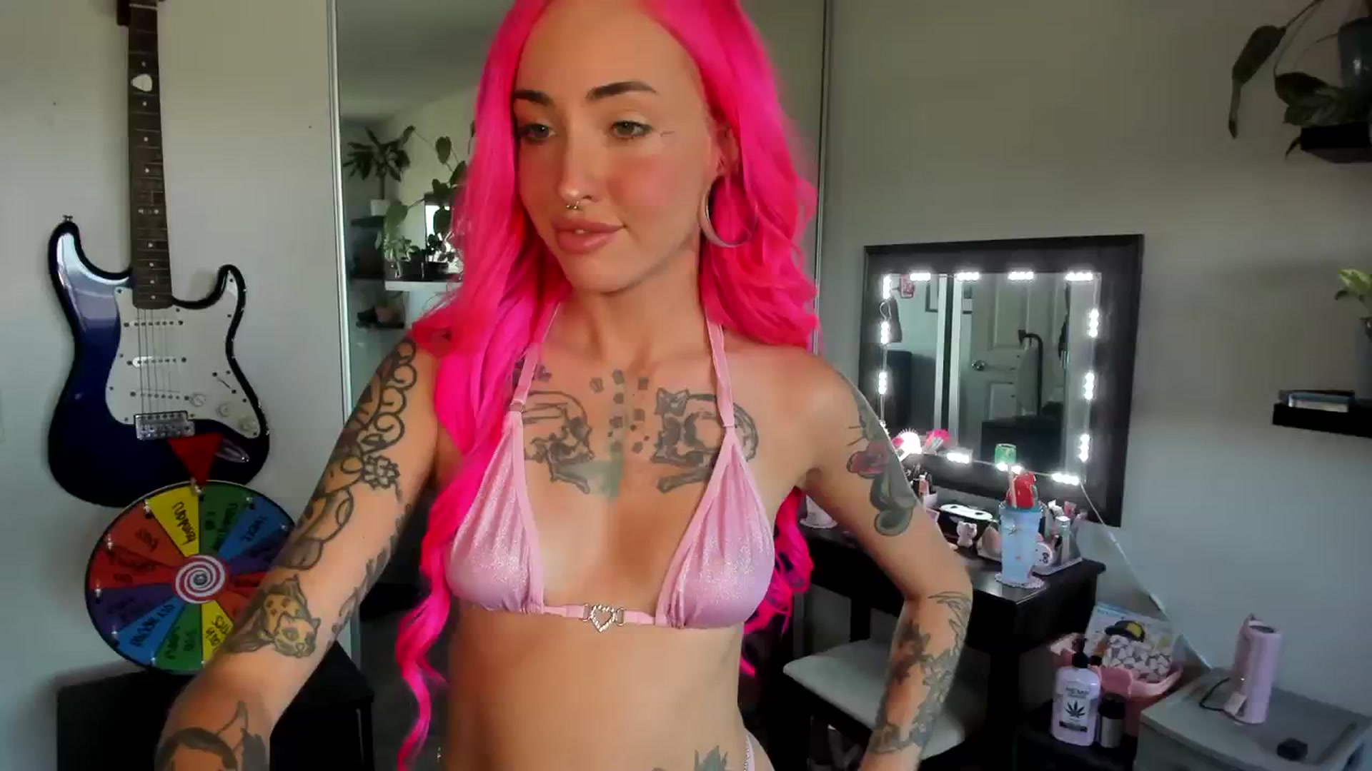 Gallery image thumbnail from LucyLovesick's myfreecams stream on, 08/08/2023, 20:32 image 1 of 20