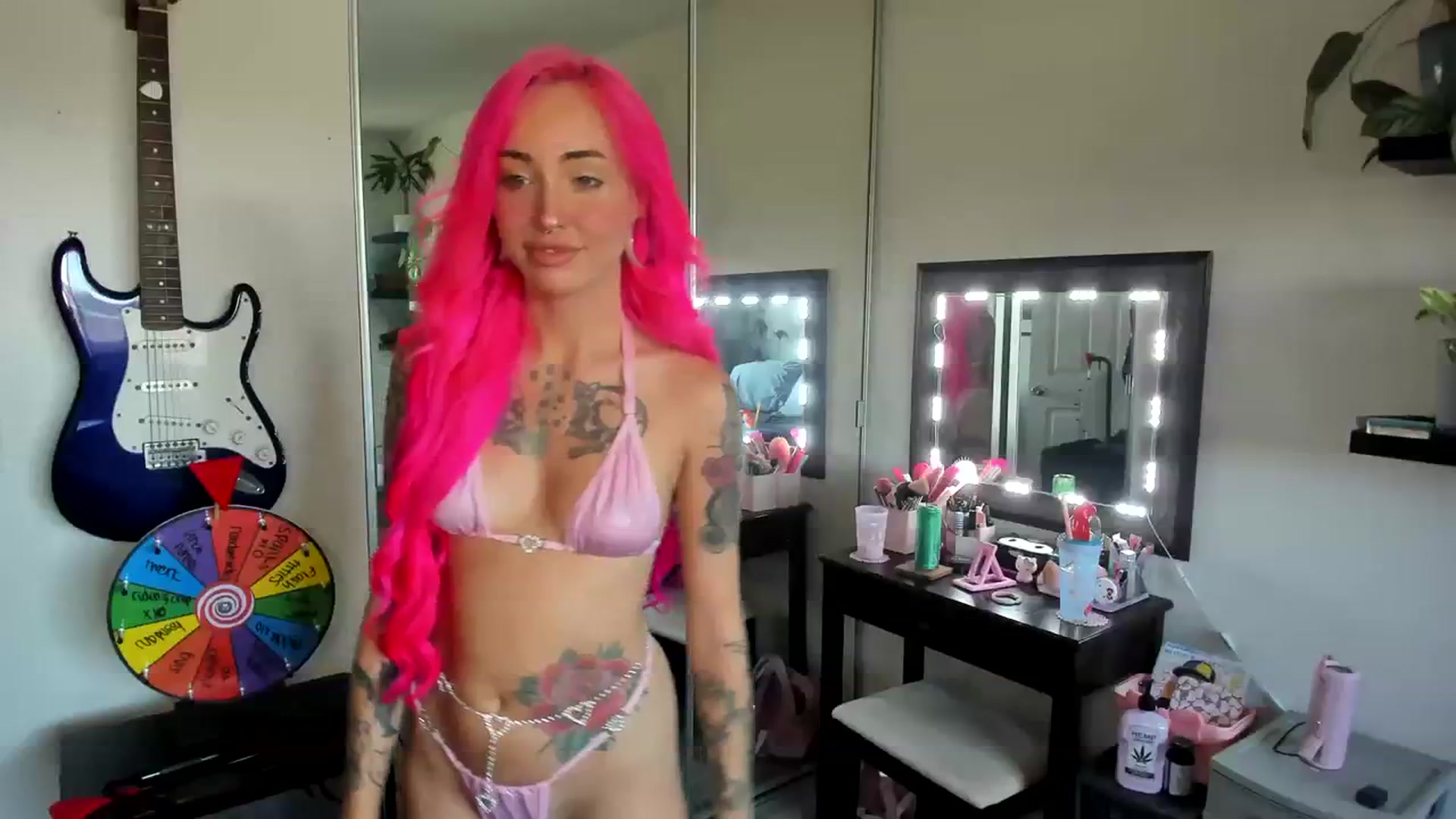 Gallery image thumbnail from LucyLovesick's myfreecams stream on, 08/08/2023, 20:32 image 6 of 20