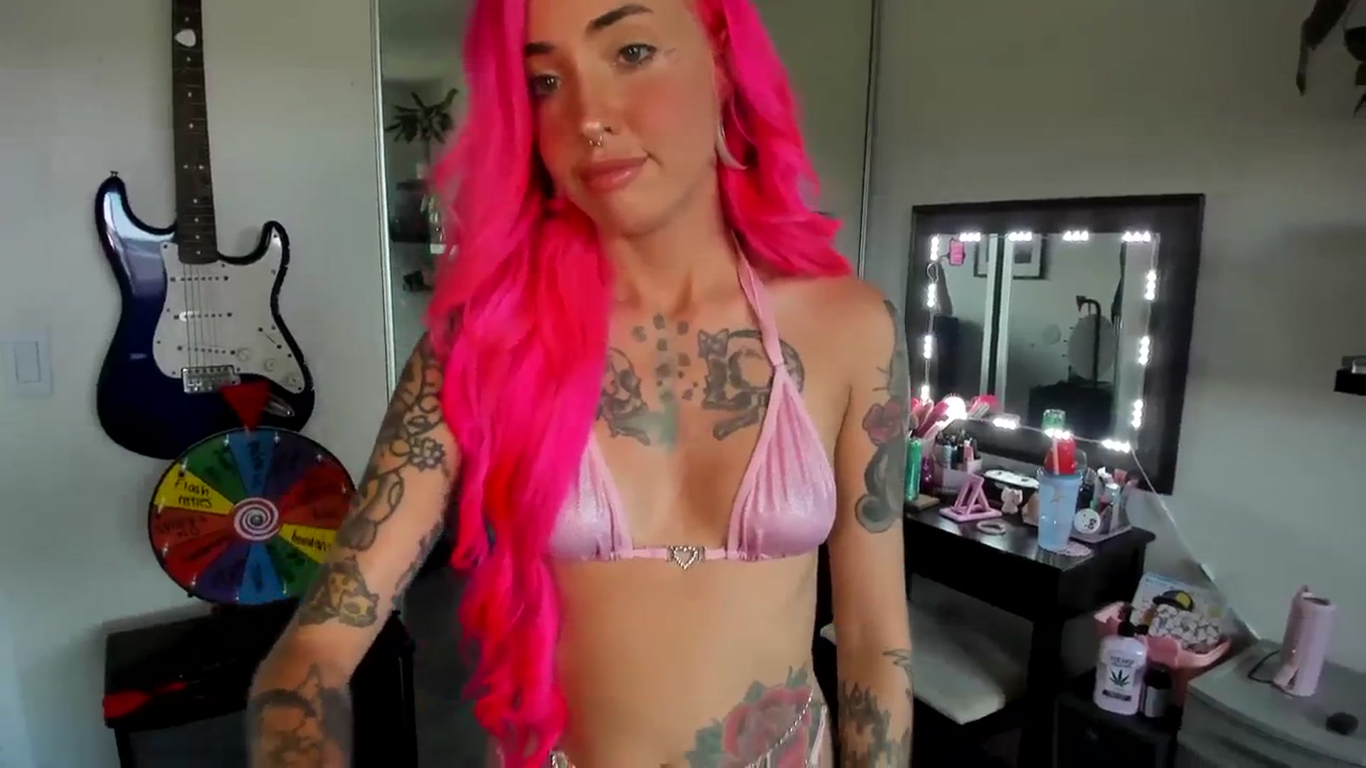 Gallery image thumbnail from LucyLovesick's myfreecams stream on, 08/08/2023, 20:32 image 19 of 20