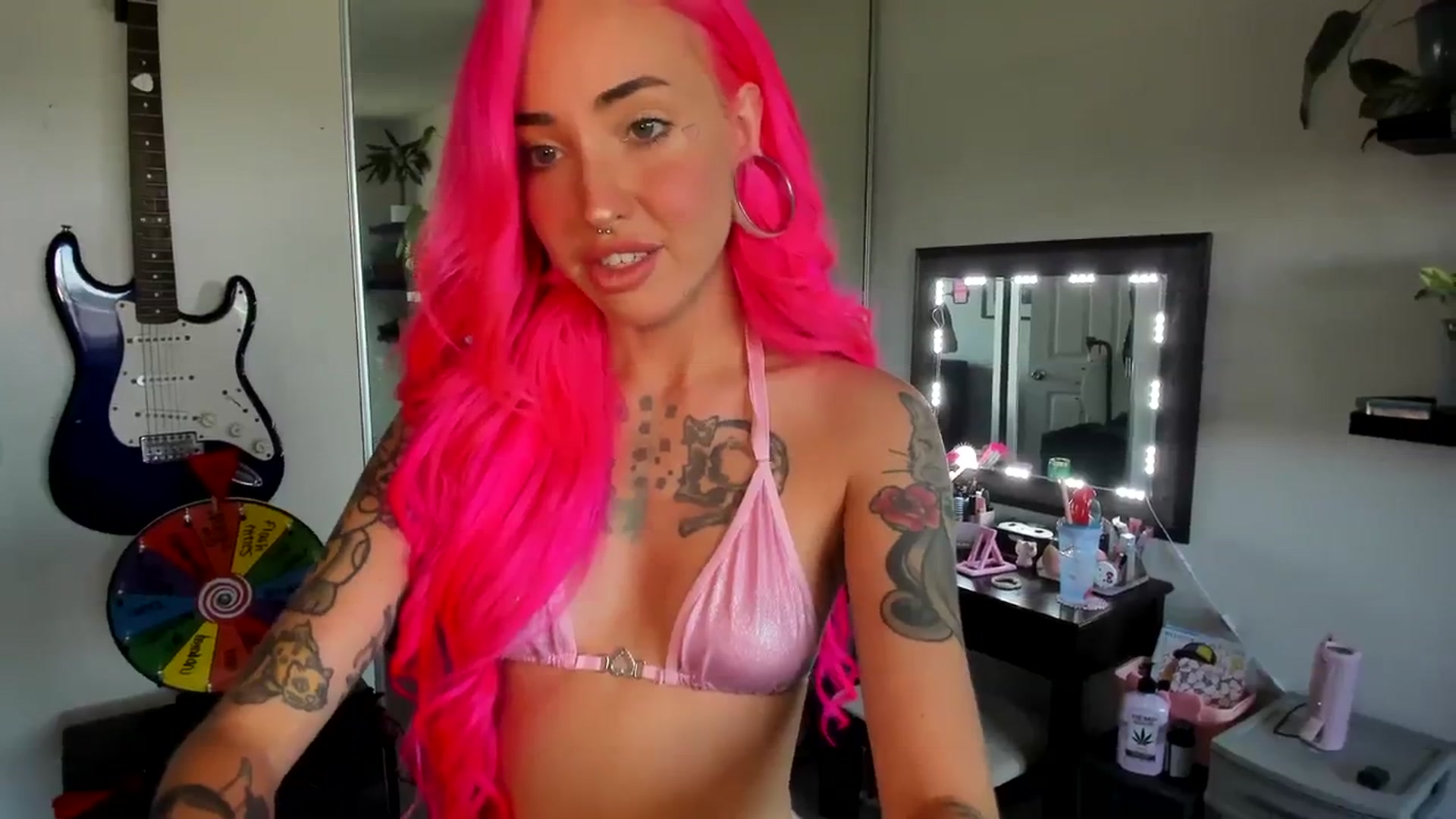 Gallery image thumbnail from LucyLovesick's myfreecams stream on, 08/08/2023, 20:32 image 9 of 20