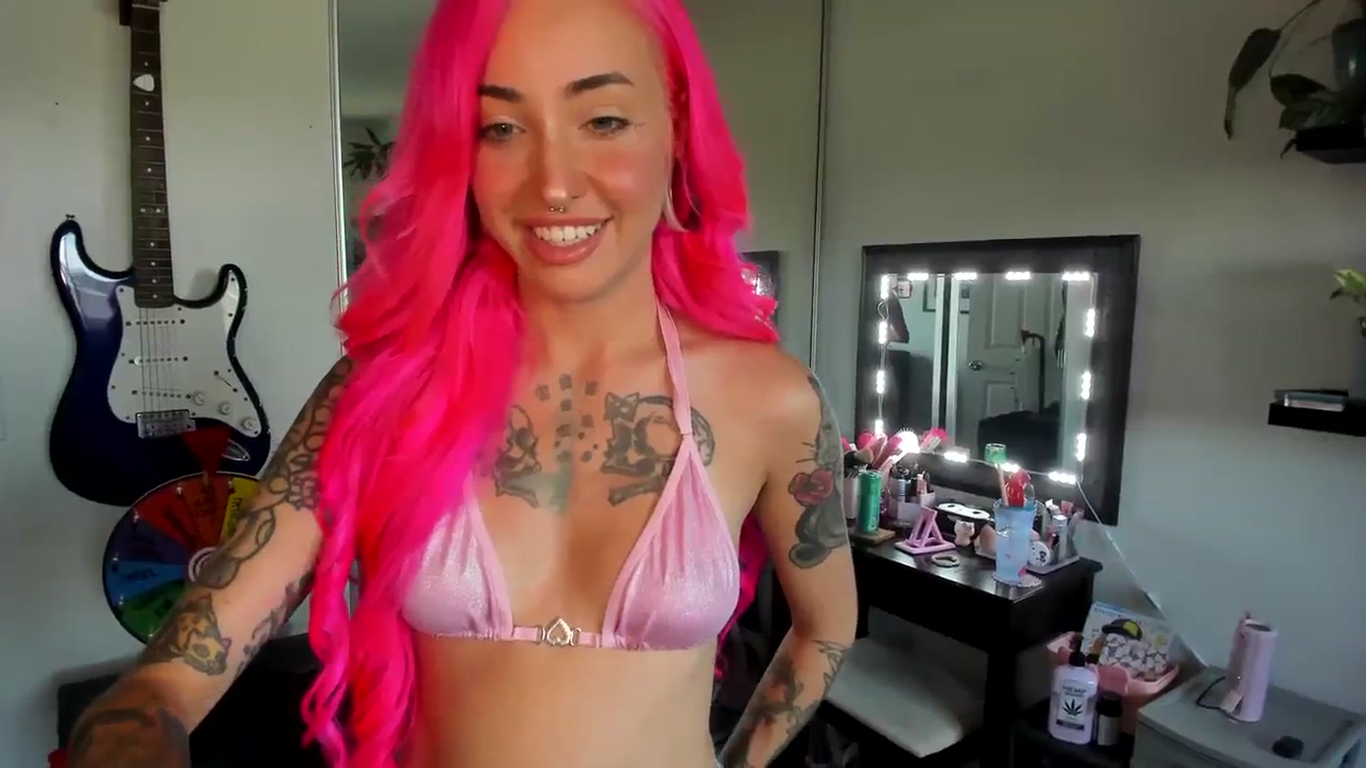 Gallery image thumbnail from LucyLovesick's myfreecams stream on, 08/08/2023, 20:32 image 8 of 20
