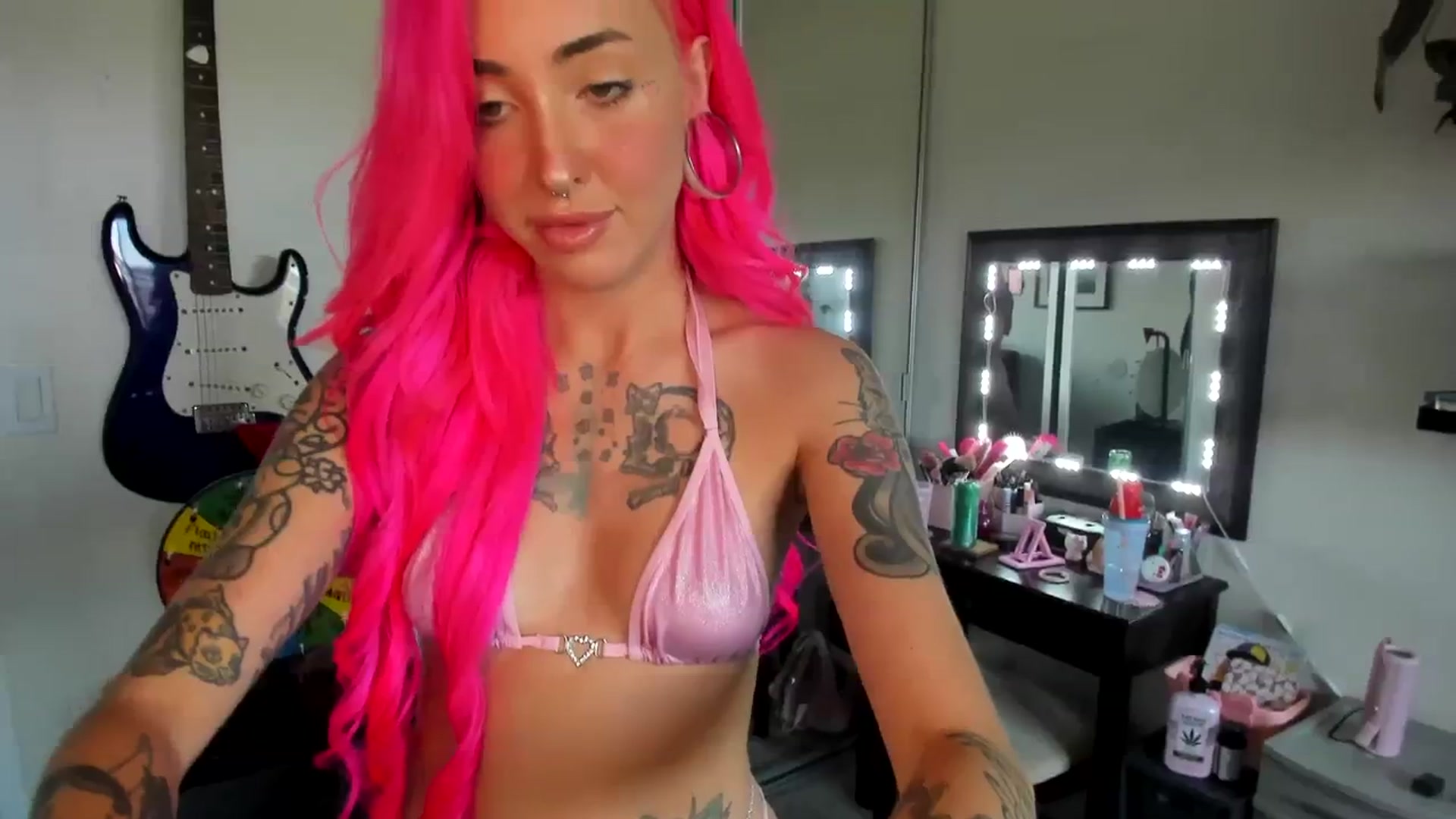 Gallery image thumbnail from LucyLovesick's myfreecams stream on, 08/08/2023, 20:32 image 18 of 20