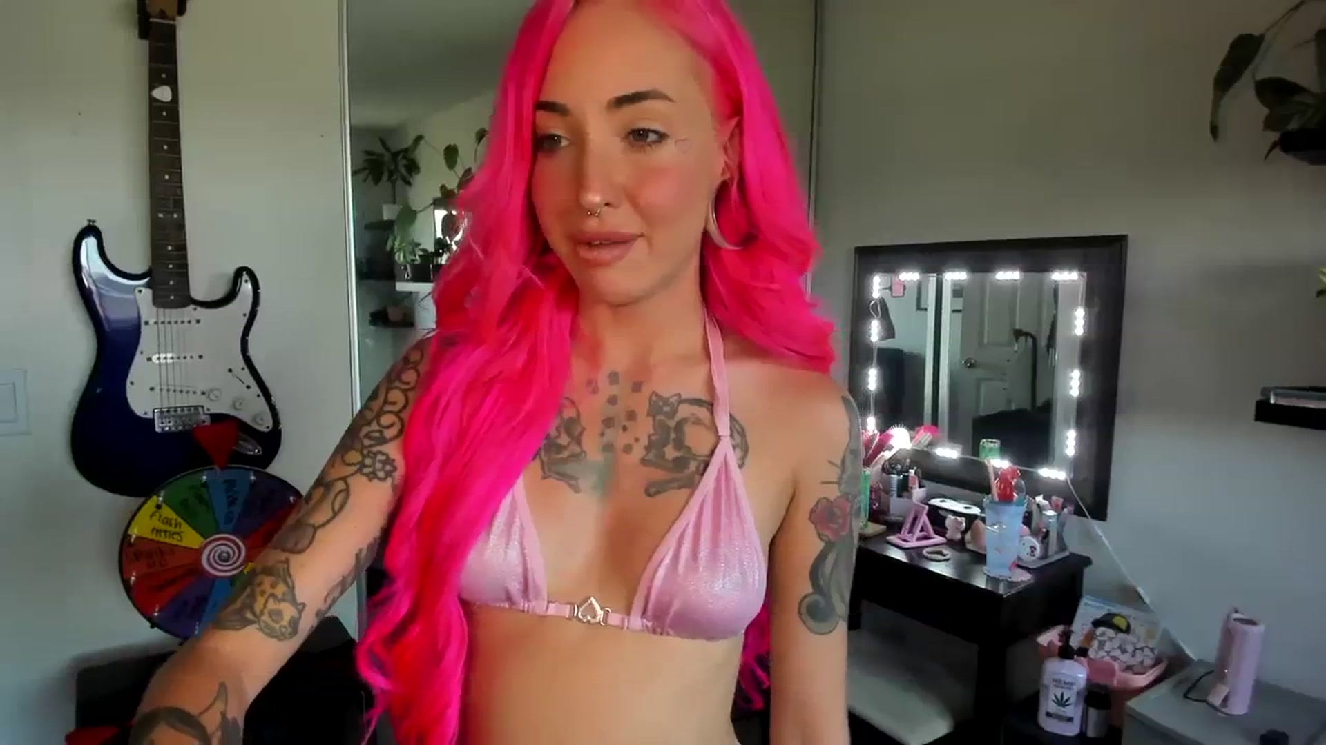 Gallery image thumbnail from LucyLovesick's myfreecams stream on, 08/08/2023, 20:32 image 11 of 20