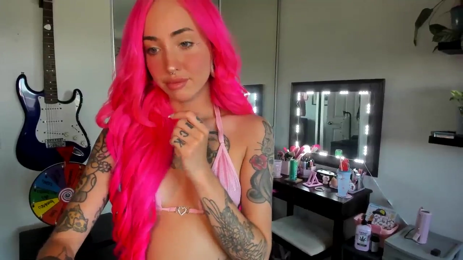 Gallery image thumbnail from LucyLovesick's myfreecams stream on, 08/08/2023, 20:32 image 3 of 20