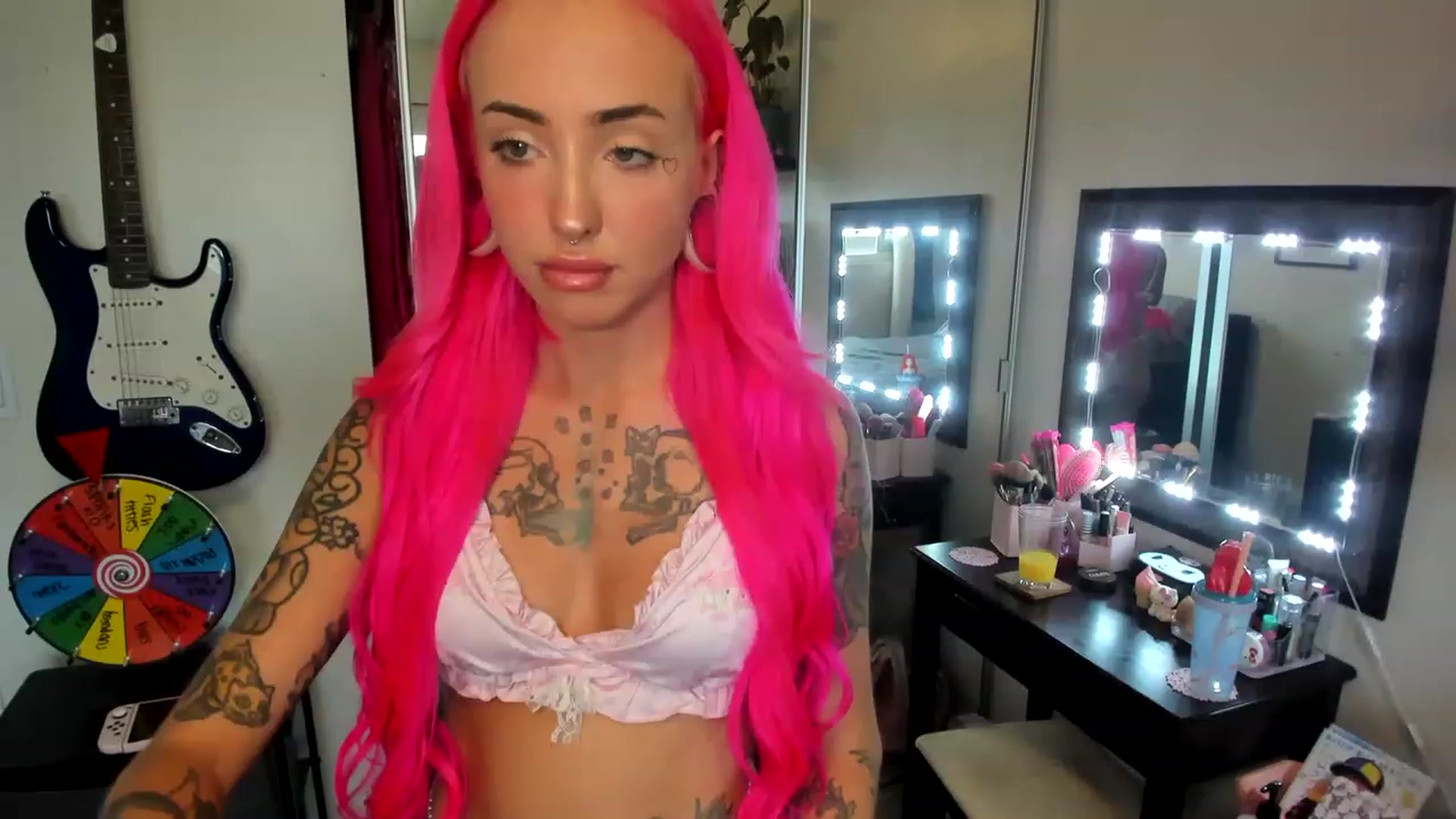 Gallery image thumbnail from LucyLovesick's myfreecams stream on, 08/09/2023, 22:10 image 12 of 20