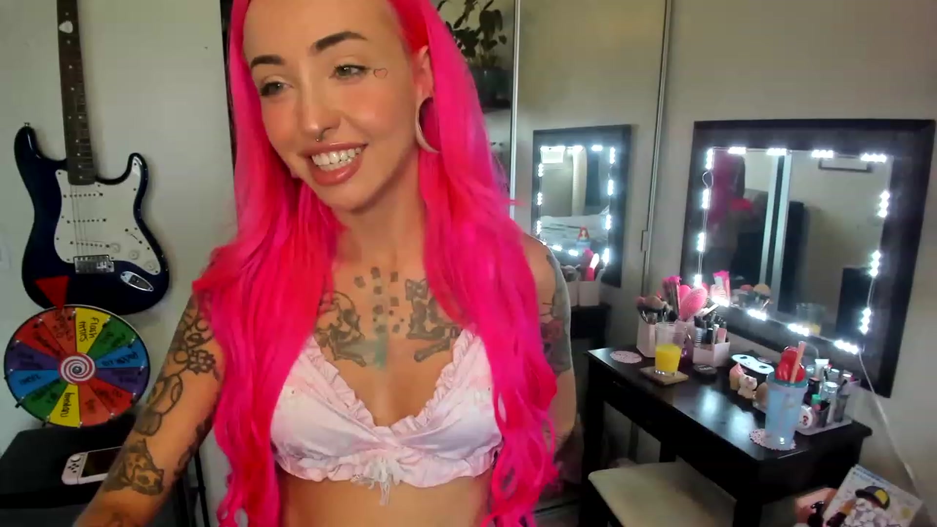 Gallery image thumbnail from LucyLovesick's myfreecams stream on, 08/09/2023, 22:10 image 5 of 20