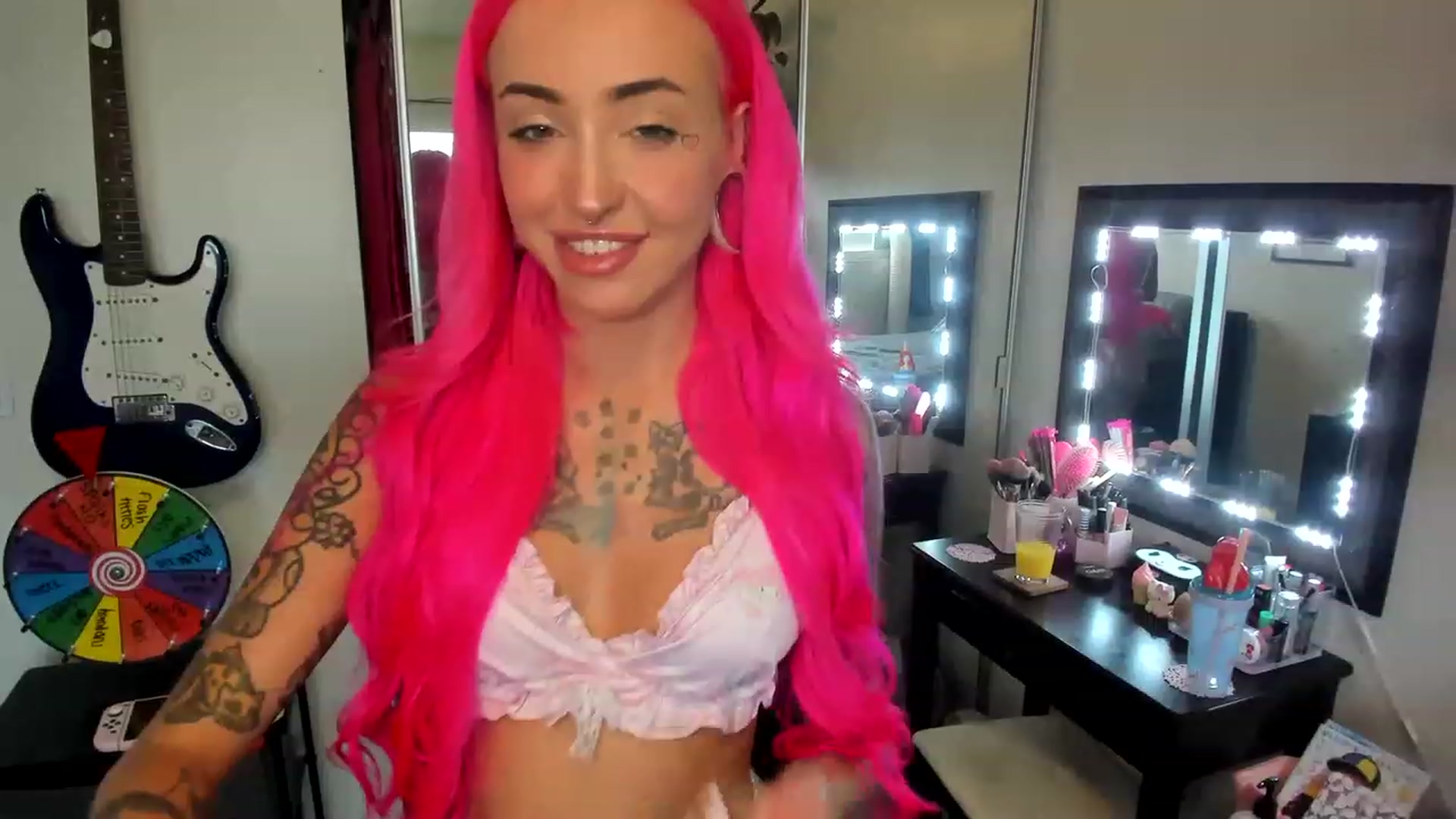 Gallery image thumbnail from LucyLovesick's myfreecams stream on, 08/09/2023, 22:10 image 10 of 20