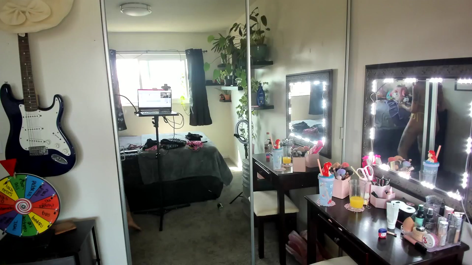 Gallery image thumbnail from LucyLovesick's myfreecams stream on, 09/20/2023, 22:09 image 8 of 20