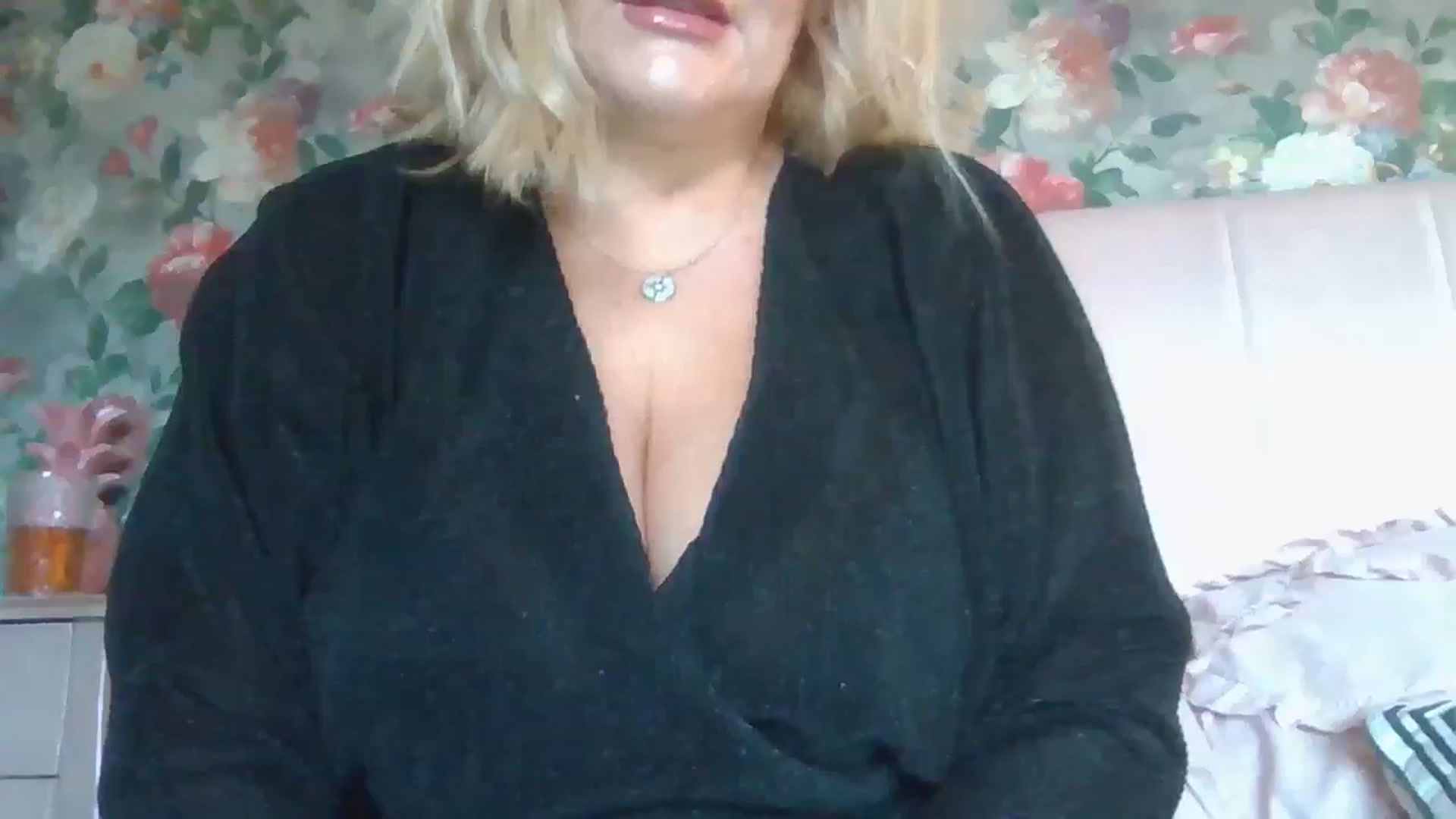 Gallery image thumbnail from LucyLowe's myfreecams stream on, 11/28/2024, 13:48 image 10 of 20