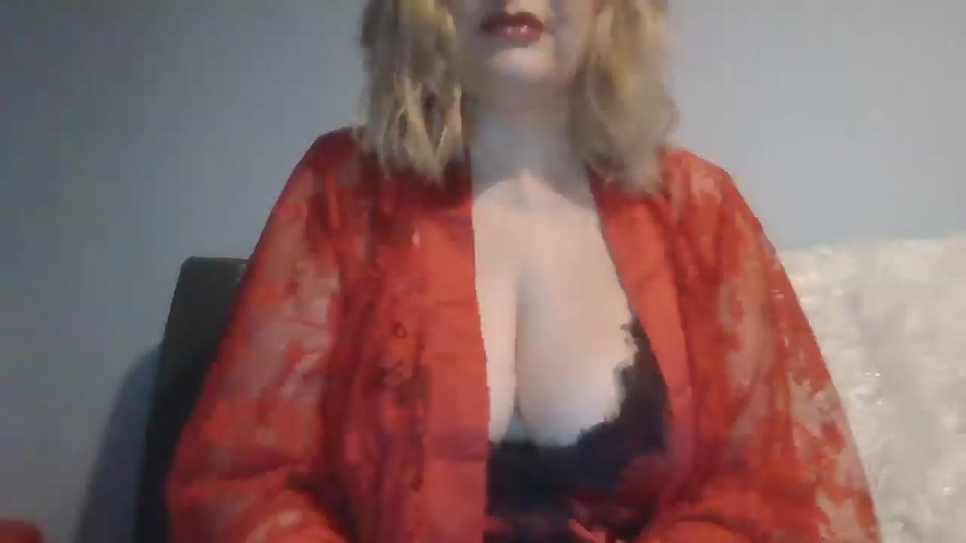 Gallery image thumbnail from LucyLowe's myfreecams stream on, 12/24/2024, 10:13 image 2 of 20