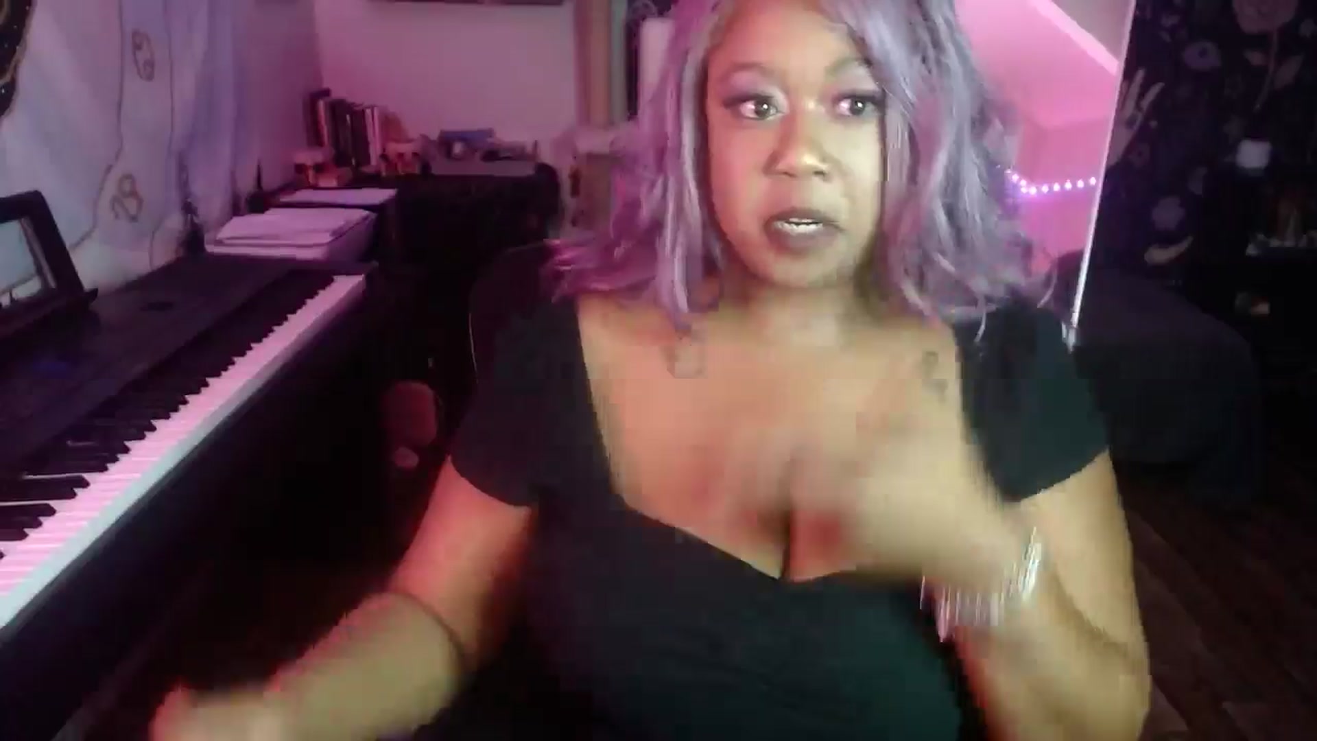 Gallery image thumbnail from LucyMack's myfreecams stream on, 06/17/2024, 08:16 image 15 of 20