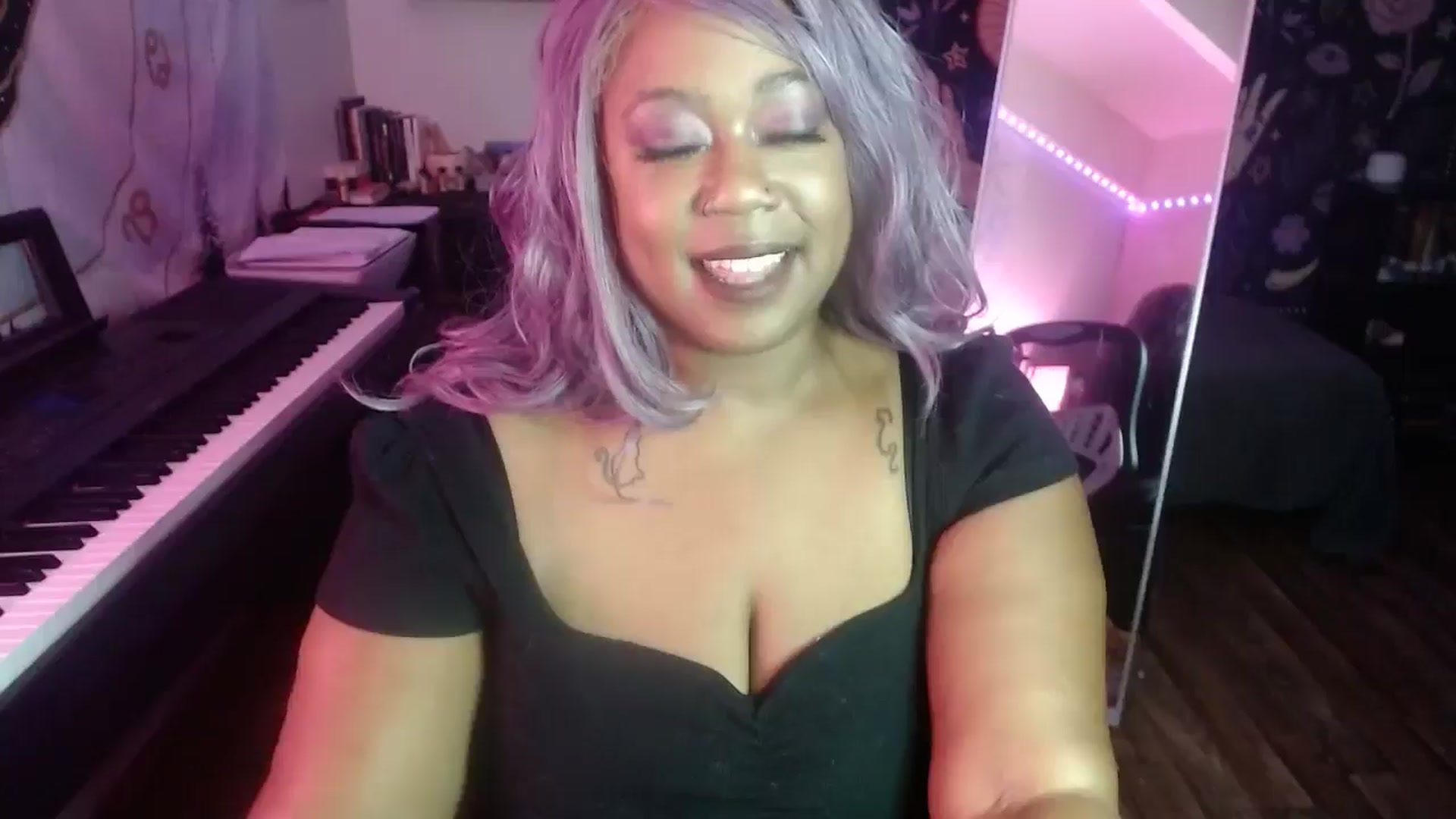 Gallery image thumbnail from LucyMack's myfreecams stream on, 06/17/2024, 08:16 image 8 of 20