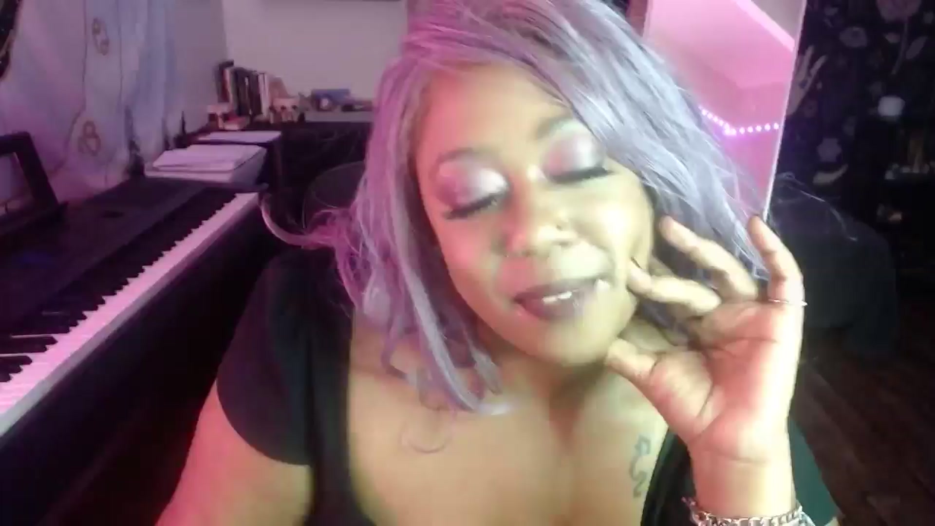 Gallery image thumbnail from LucyMack's myfreecams stream on, 06/17/2024, 08:16 image 1 of 20