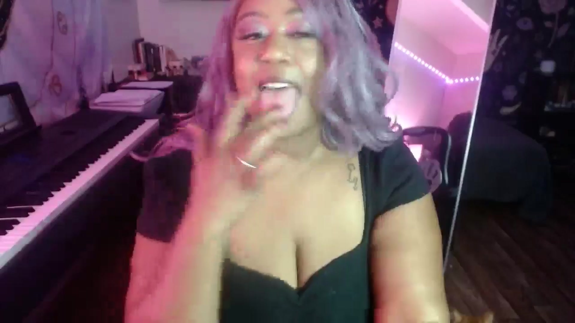 Gallery image thumbnail from LucyMack's myfreecams stream on, 06/17/2024, 08:16 image 3 of 20