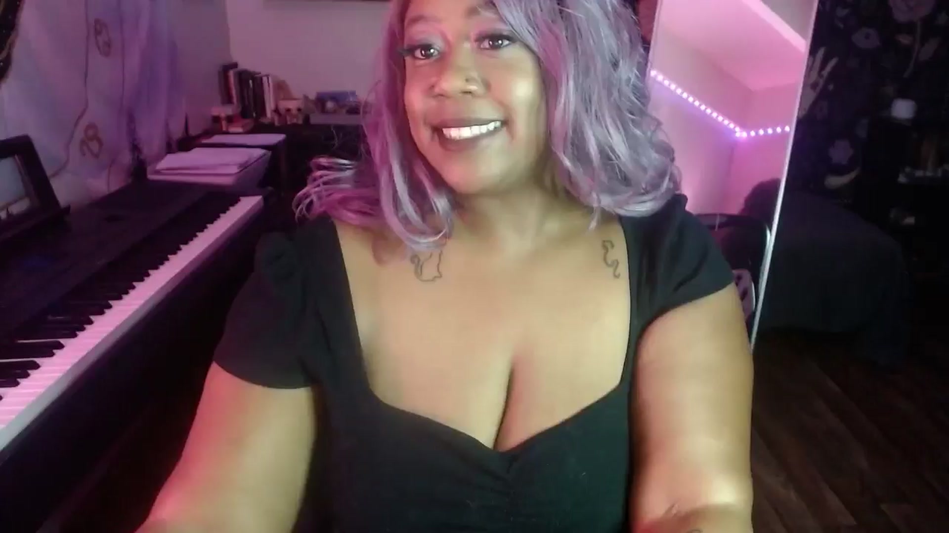 Gallery image thumbnail from LucyMack's myfreecams stream on, 06/17/2024, 08:16 image 17 of 20