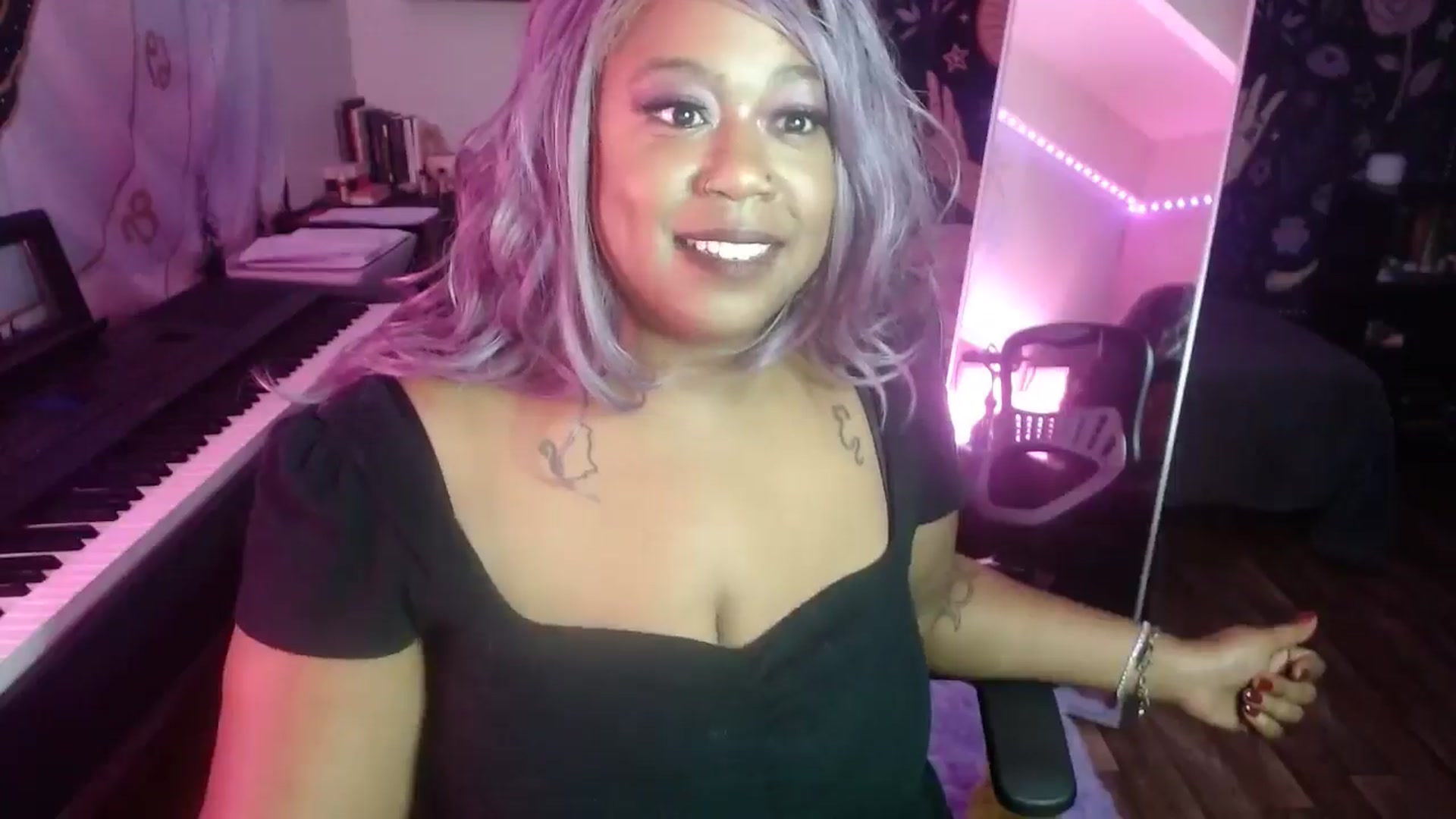 Gallery image thumbnail from LucyMack's myfreecams stream on, 06/17/2024, 08:16 image 7 of 20