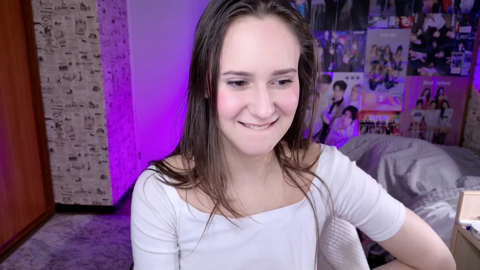 Gallery image thumbnail from LucyRosen's myfreecams stream on, 11/19/2025, 17:01 image 6 of 20