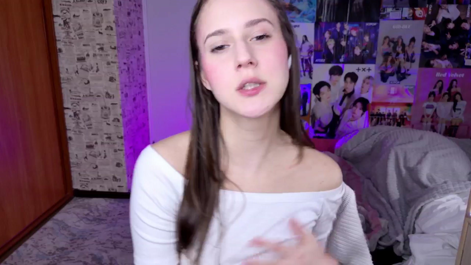 Gallery image thumbnail from LucyRosen's myfreecams stream on, 11/19/2025, 17:01 image 16 of 20