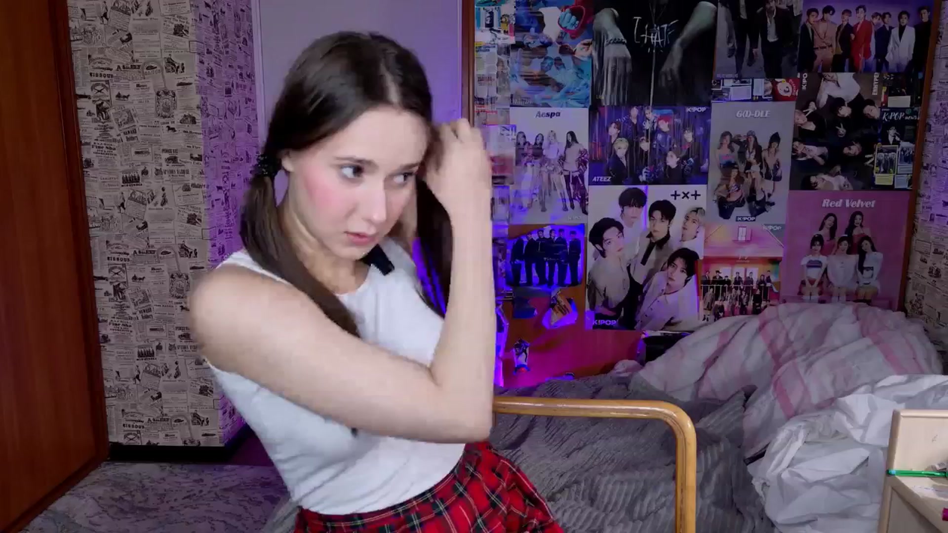 Gallery image thumbnail from LucyRosen's myfreecams stream on, 11/27/2025, 17:04 image 2 of 20