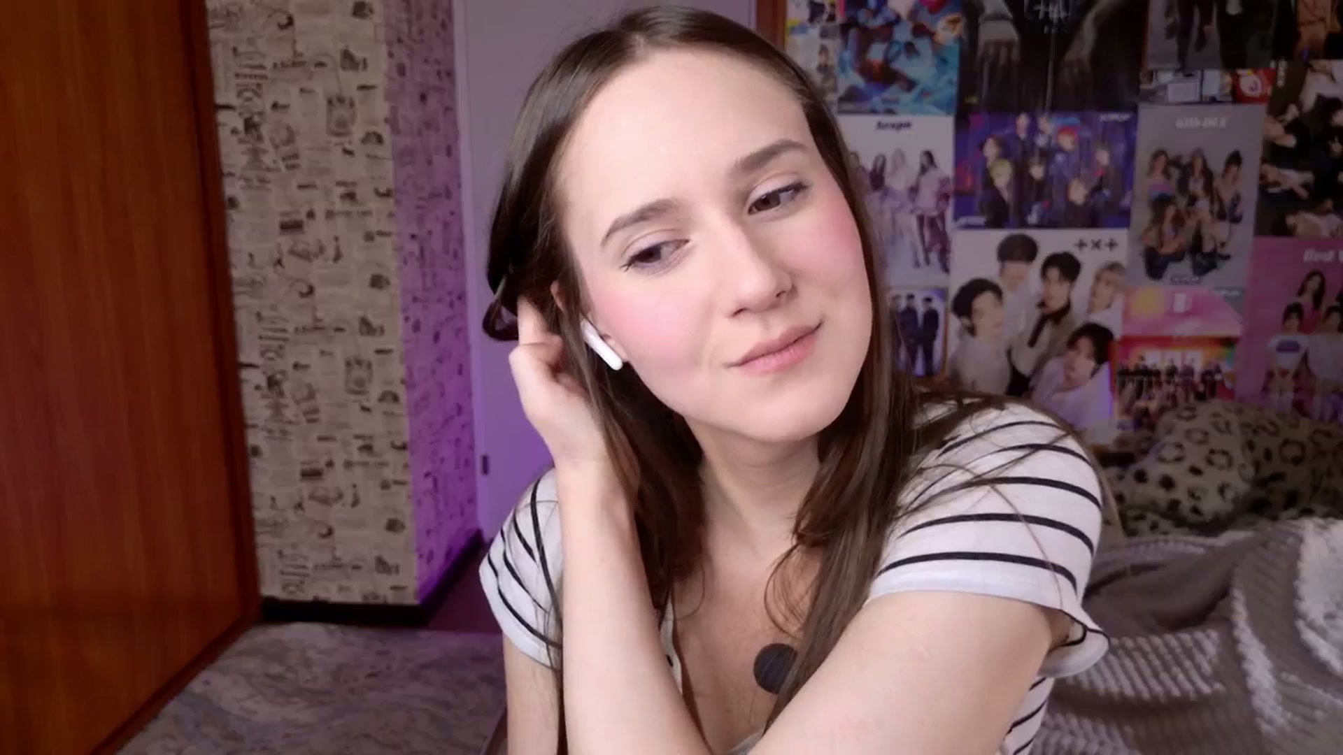 Gallery image thumbnail from LucyRosen's myfreecams stream on, 12/08/2025, 12:32 image 4 of 20