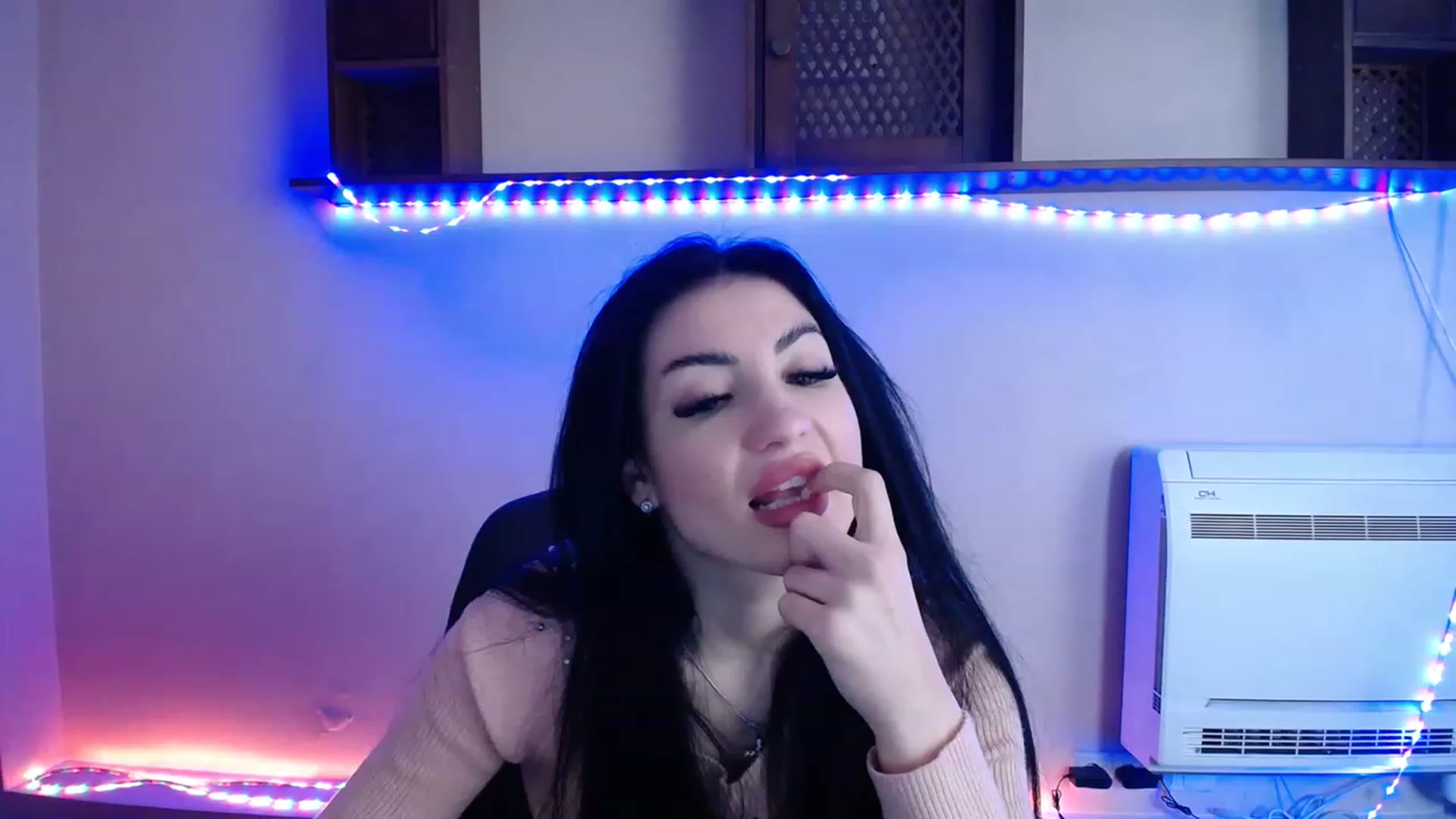 Gallery image thumbnail from LucyStar_'s myfreecams stream on, 11/15/2022, 19:08 image 16 of 20