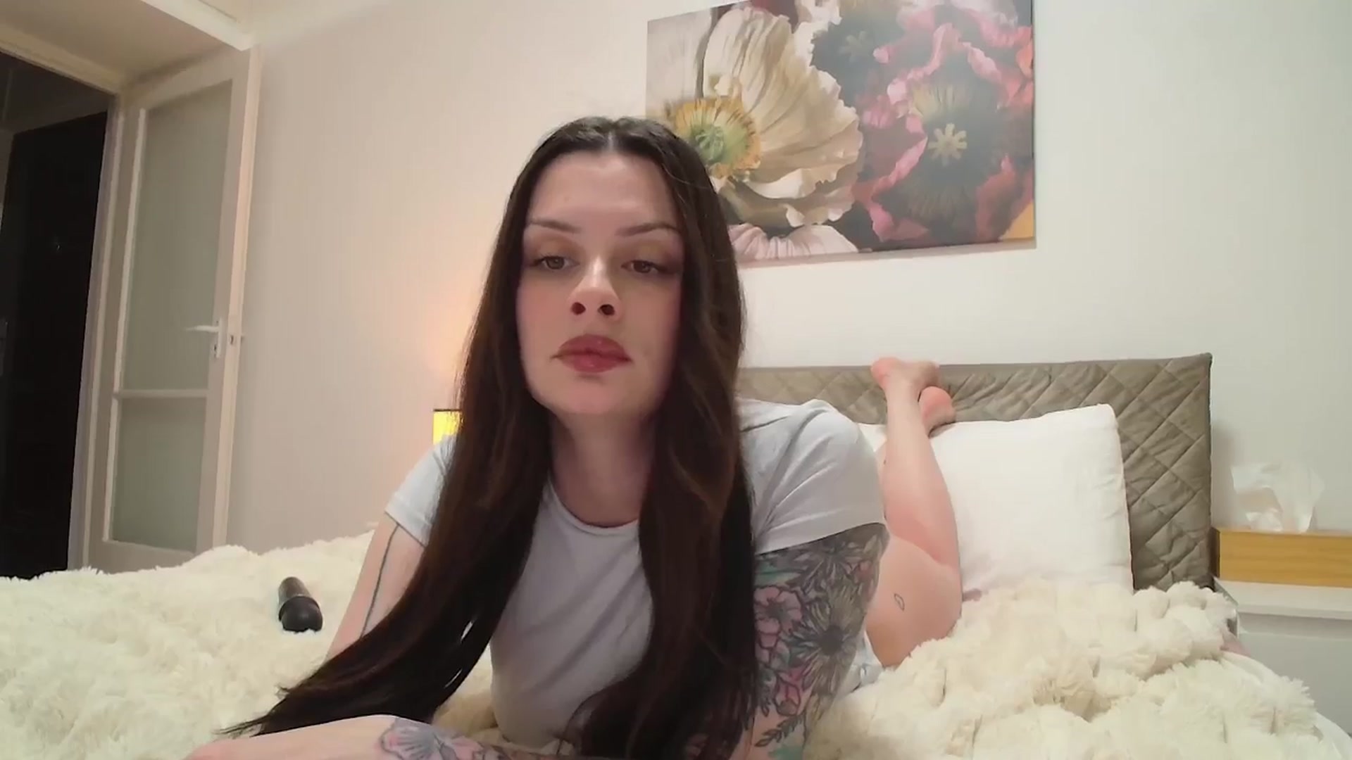 Gallery image thumbnail from LucyVet's myfreecams stream on, 12/21/2025, 18:16 image 13 of 20