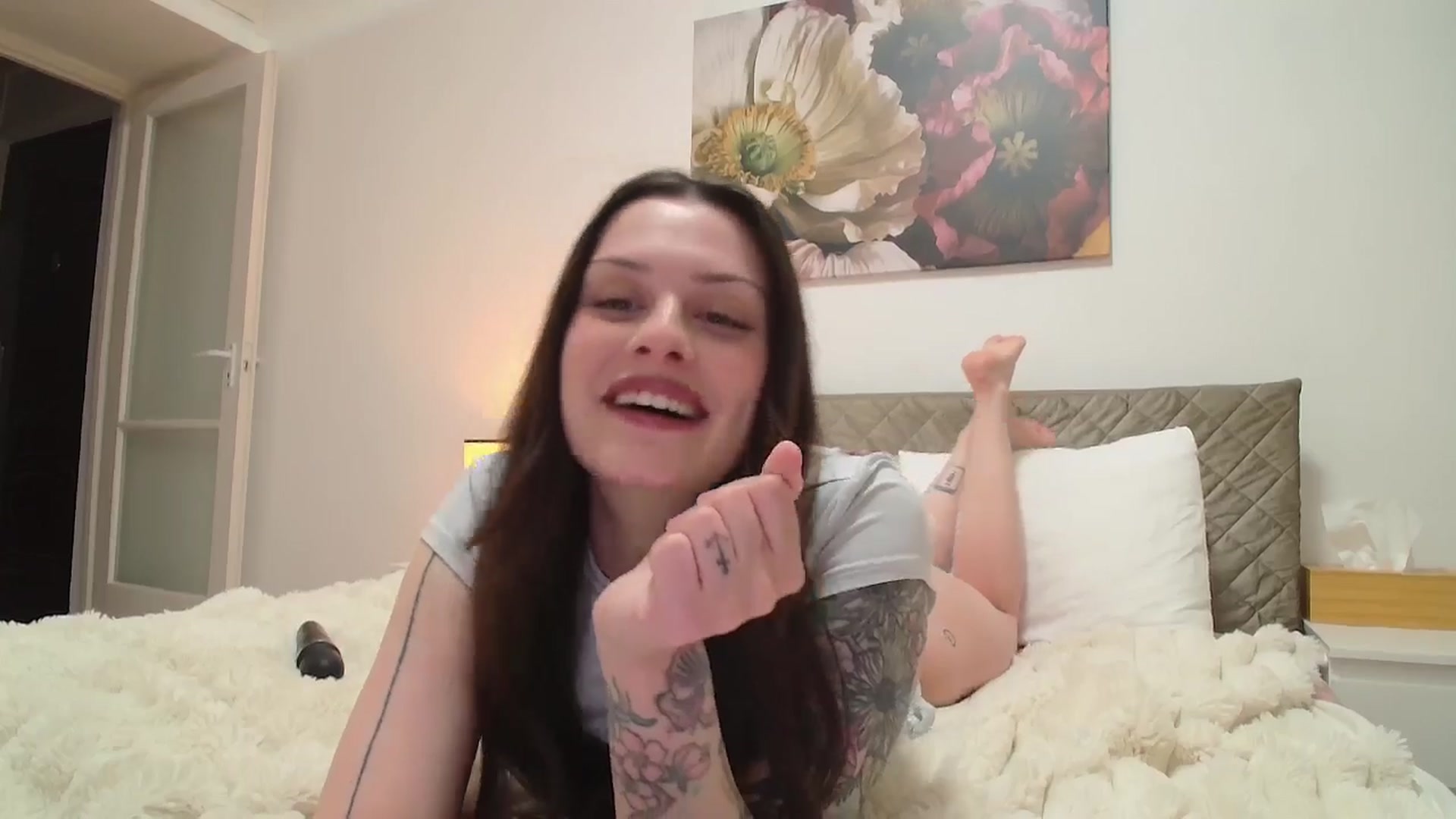 Gallery image thumbnail from LucyVet's myfreecams stream on, 12/21/2025, 18:16 image 14 of 20