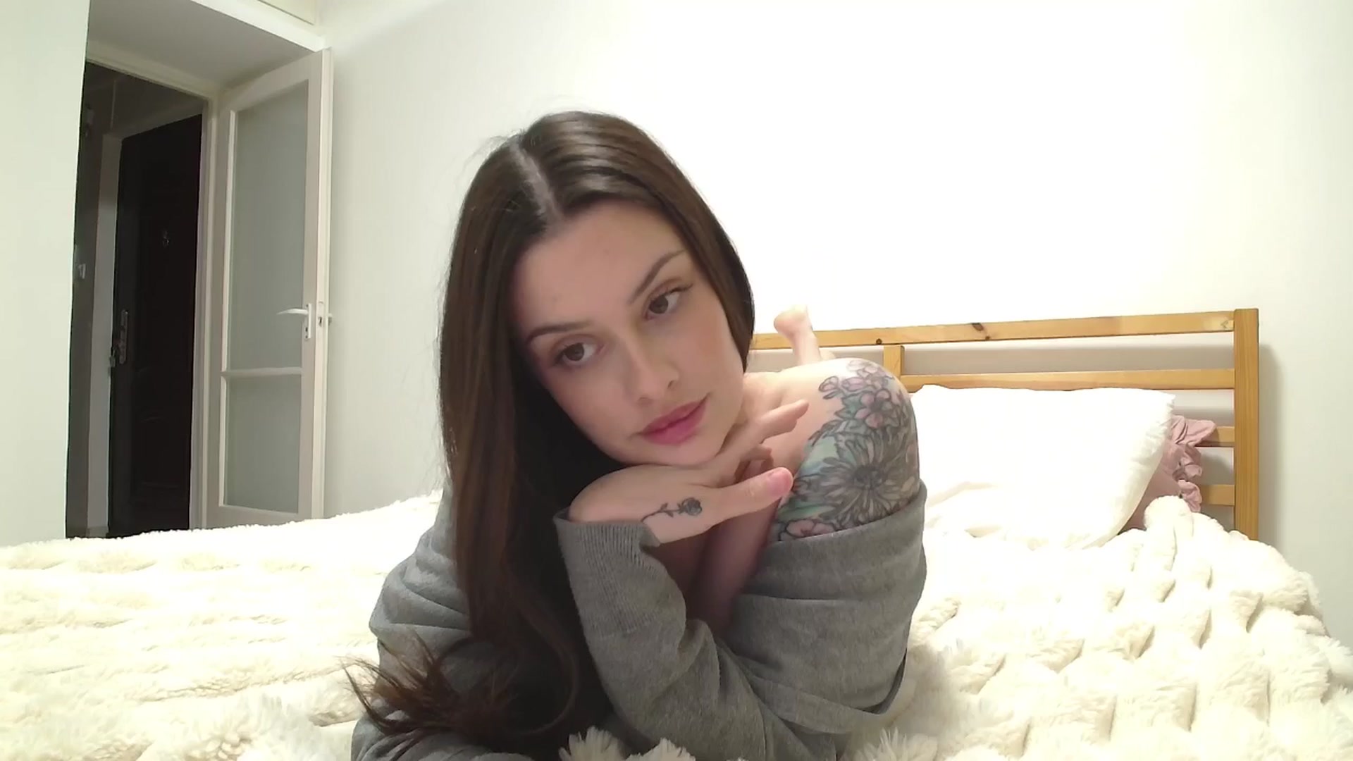 Gallery image thumbnail from LucyVet's myfreecams stream on, 01/03/2026, 18:02 image 13 of 20