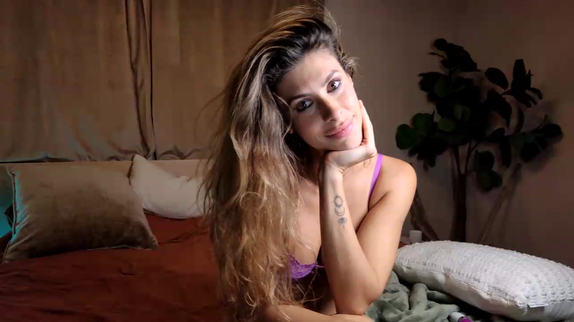 Gallery image thumbnail from LucyWhite_'s myfreecams stream on, 07/31/2026, 09:27 image 14 of 20