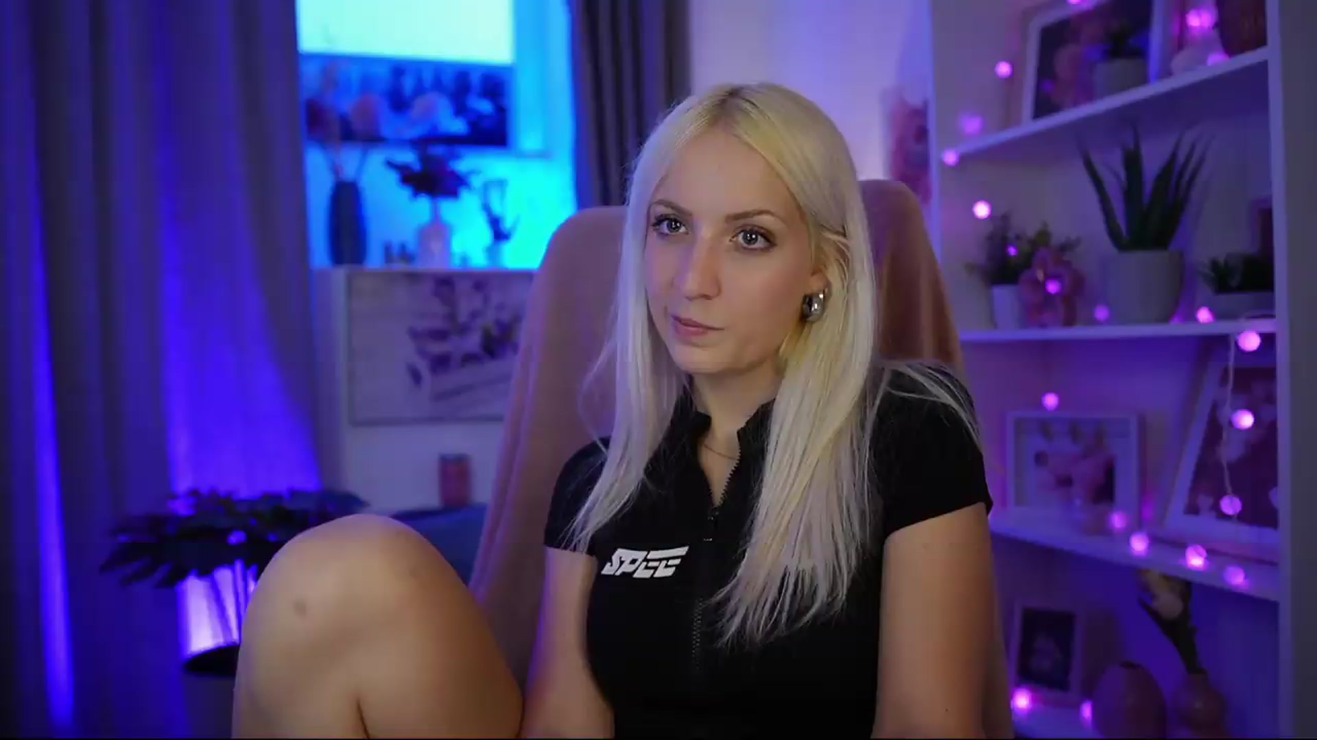 Gallery image thumbnail from Lucy_Cutie's myfreecams stream on, 06/22/2026, 18:39 image 16 of 20
