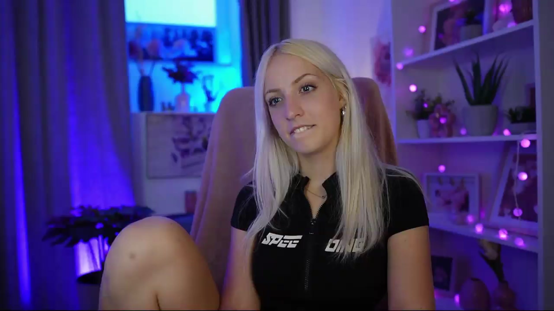Gallery image thumbnail from Lucy_Cutie's myfreecams stream on, 06/22/2026, 18:39 image 15 of 20