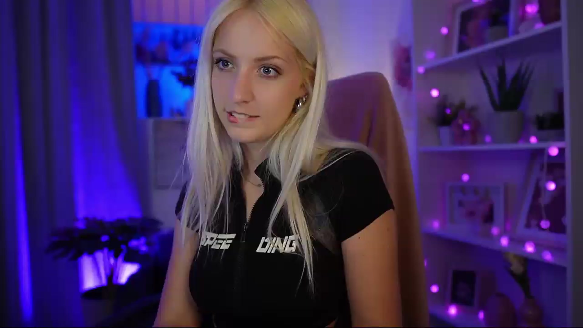 Gallery image thumbnail from Lucy_Cutie's myfreecams stream on, 06/22/2026, 20:47 image 8 of 20