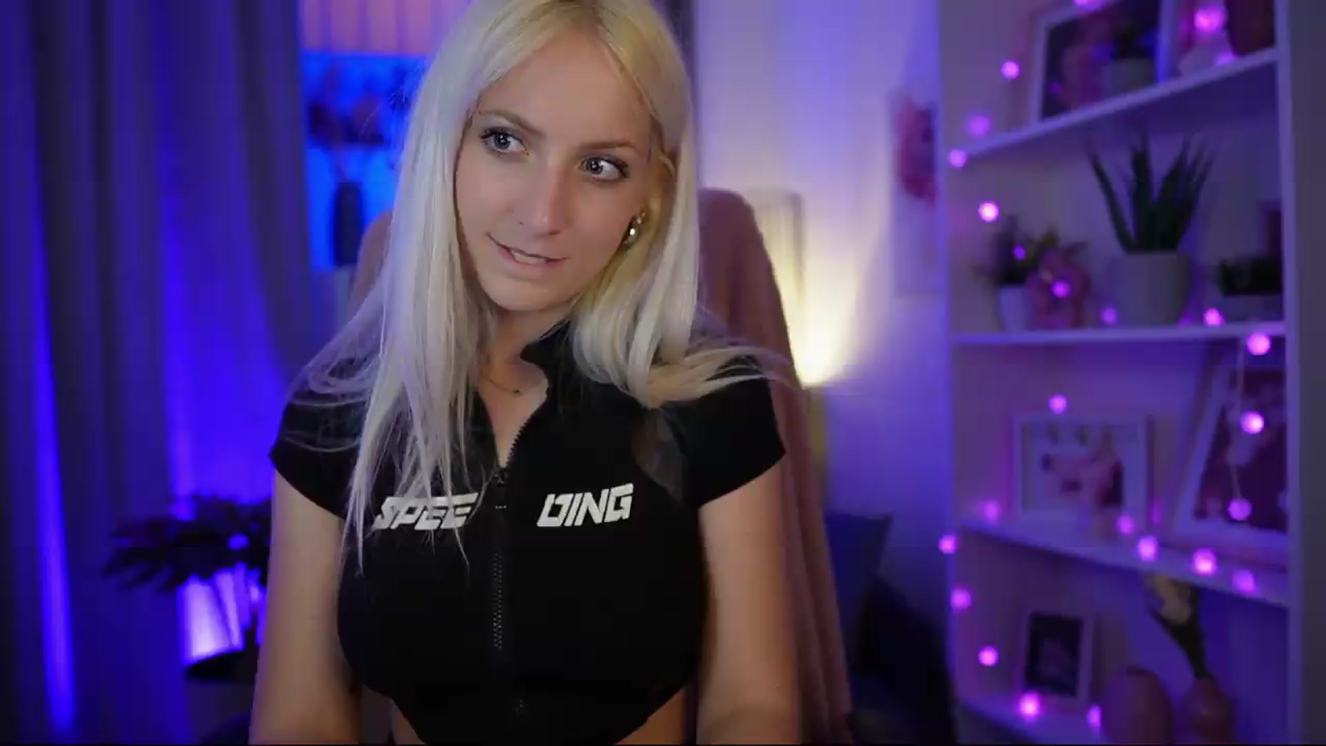 Gallery image thumbnail from Lucy_Cutie's myfreecams stream on, 06/22/2026, 20:47 image 6 of 20