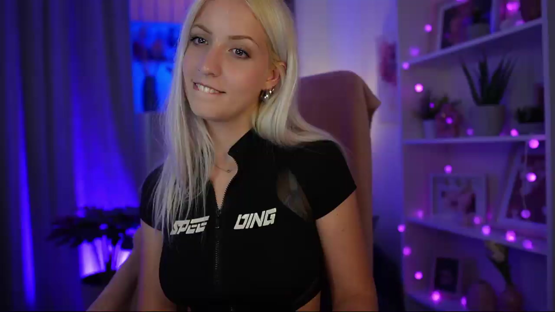 Gallery image thumbnail from Lucy_Cutie's myfreecams stream on, 06/22/2026, 21:56 image 17 of 20