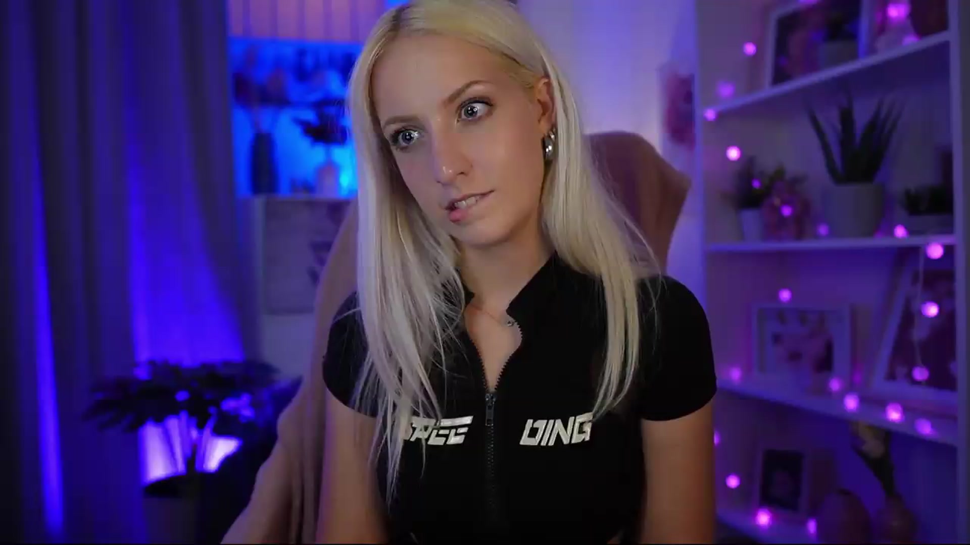 Gallery image thumbnail from Lucy_Cutie's myfreecams stream on, 06/22/2026, 22:40 image 13 of 20