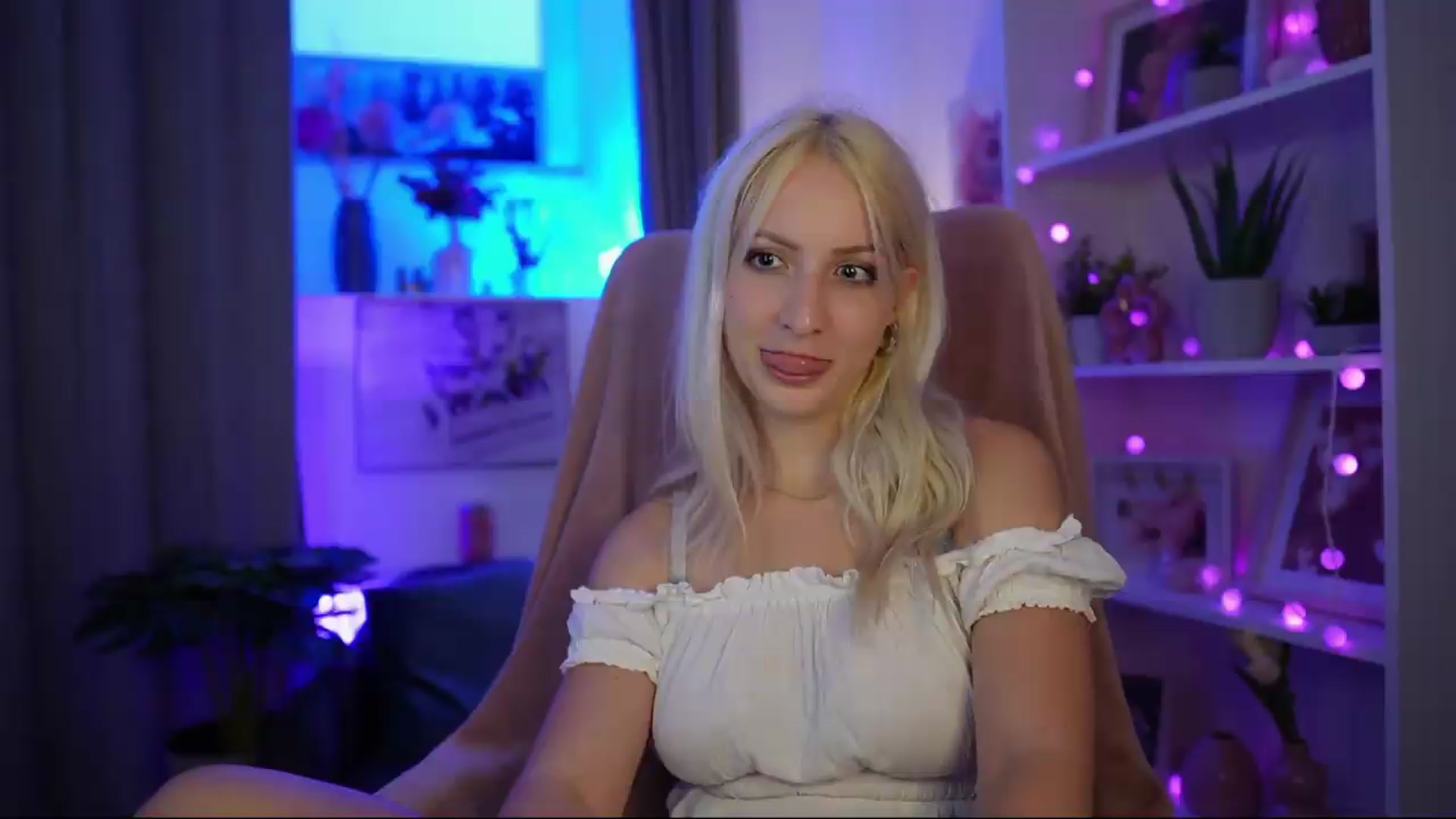Gallery image thumbnail from Lucy_Cutie's myfreecams stream on, 06/26/2026, 18:53 image 5 of 20