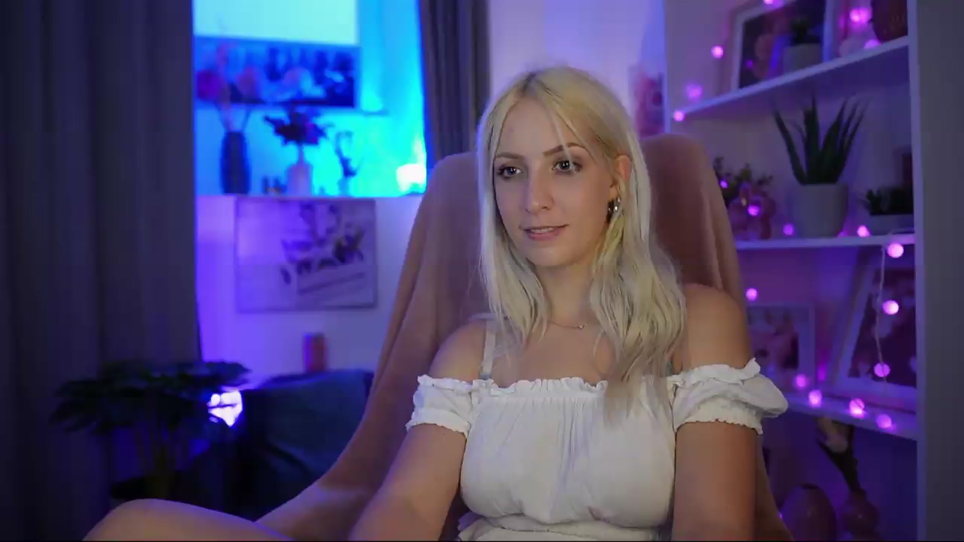 Gallery image thumbnail from Lucy_Cutie's myfreecams stream on, 06/26/2026, 18:53 image 9 of 20