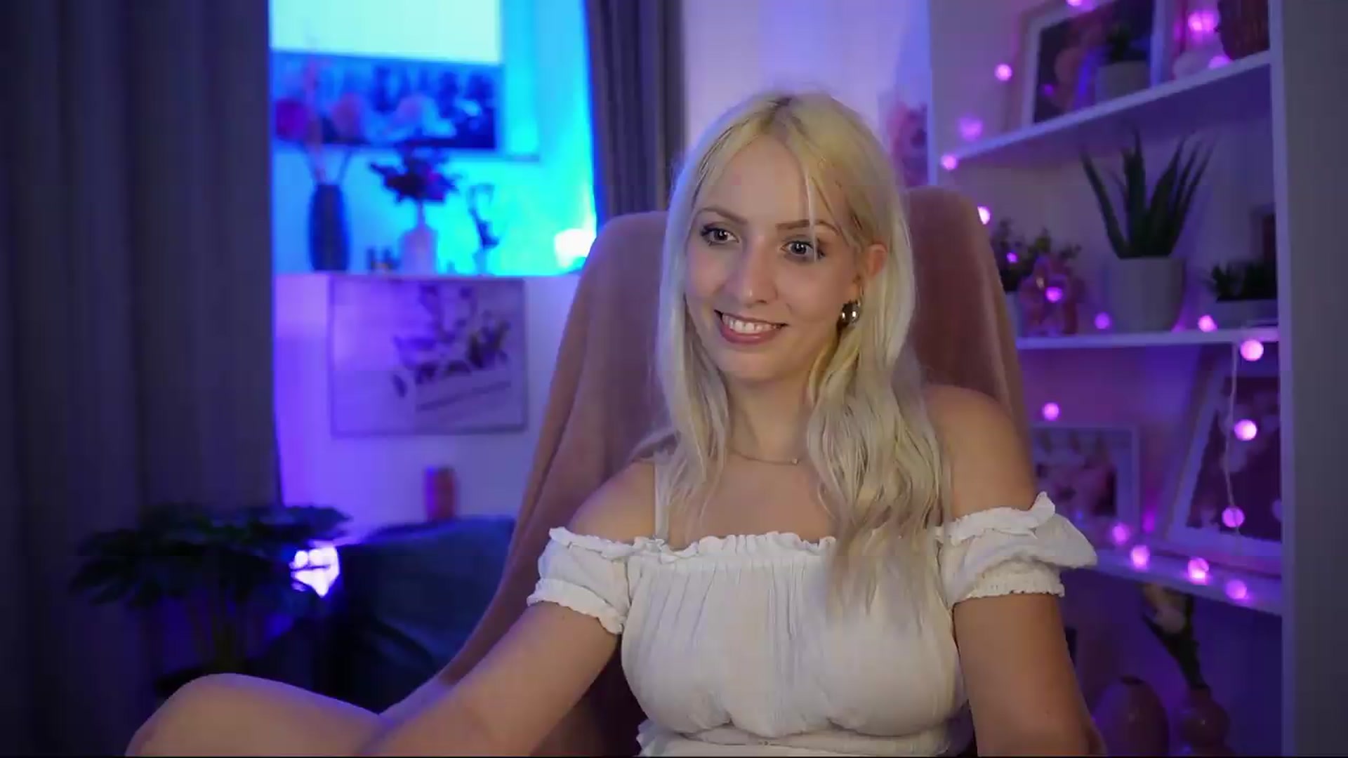 Gallery image thumbnail from Lucy_Cutie's myfreecams stream on, 06/26/2026, 18:53 image 2 of 20