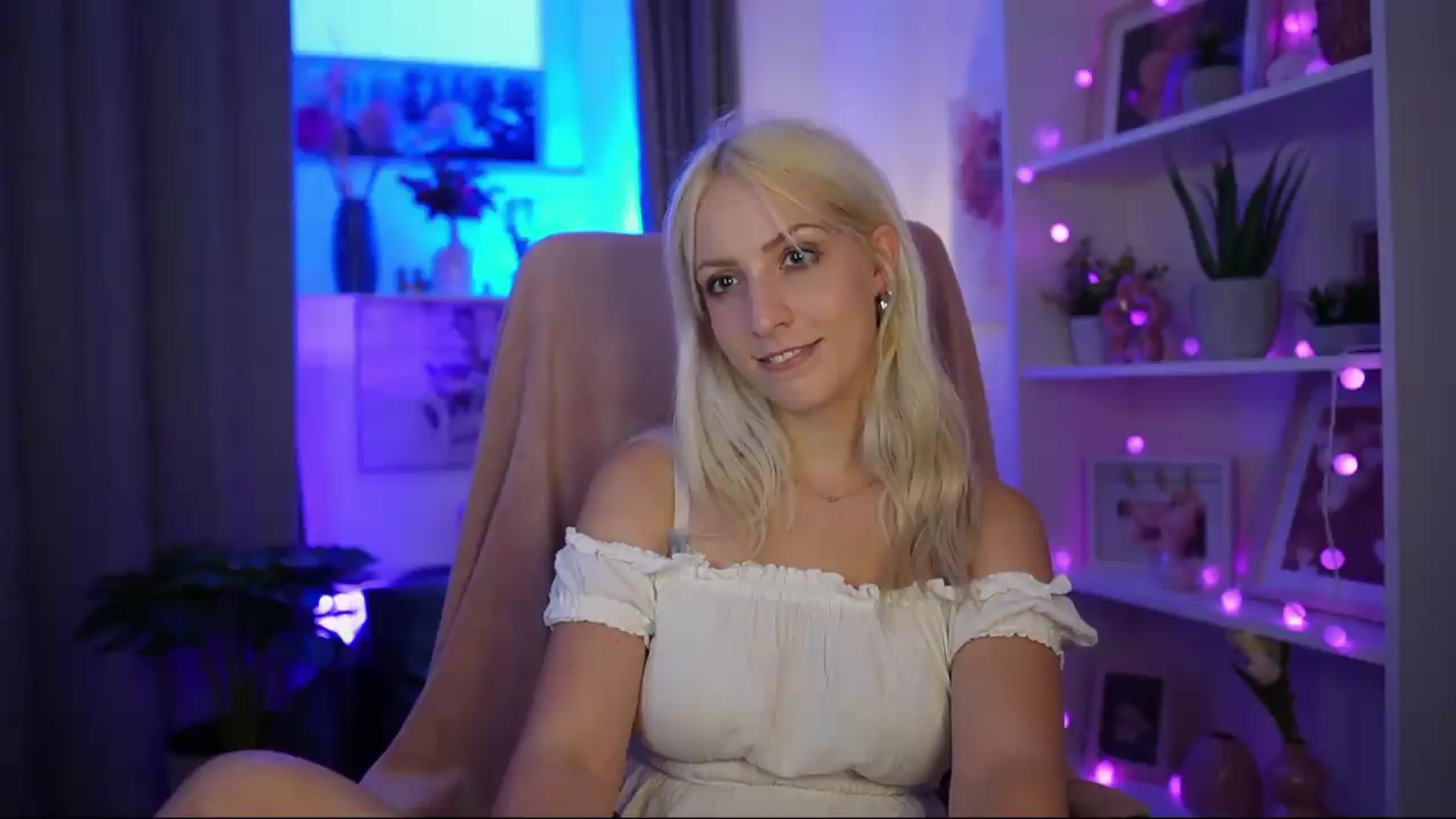 Gallery image thumbnail from Lucy_Cutie's myfreecams stream on, 06/26/2026, 18:53 image 3 of 20