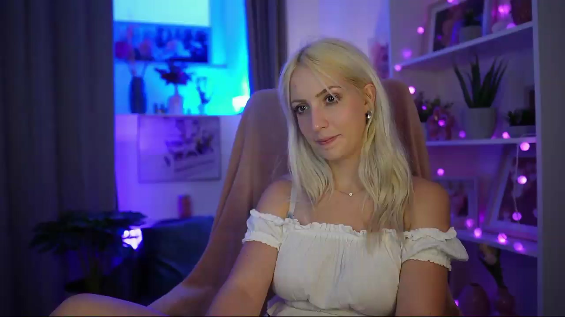 Gallery image thumbnail from Lucy_Cutie's myfreecams stream on, 06/26/2026, 18:53 image 7 of 20