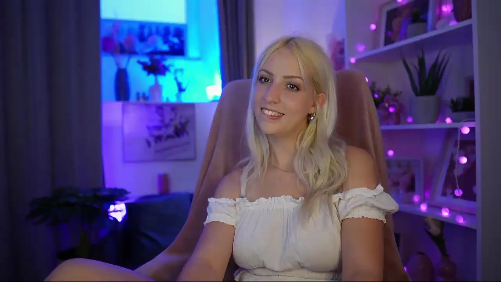 Gallery image thumbnail from Lucy_Cutie's myfreecams stream on, 06/26/2026, 18:53 image 6 of 20
