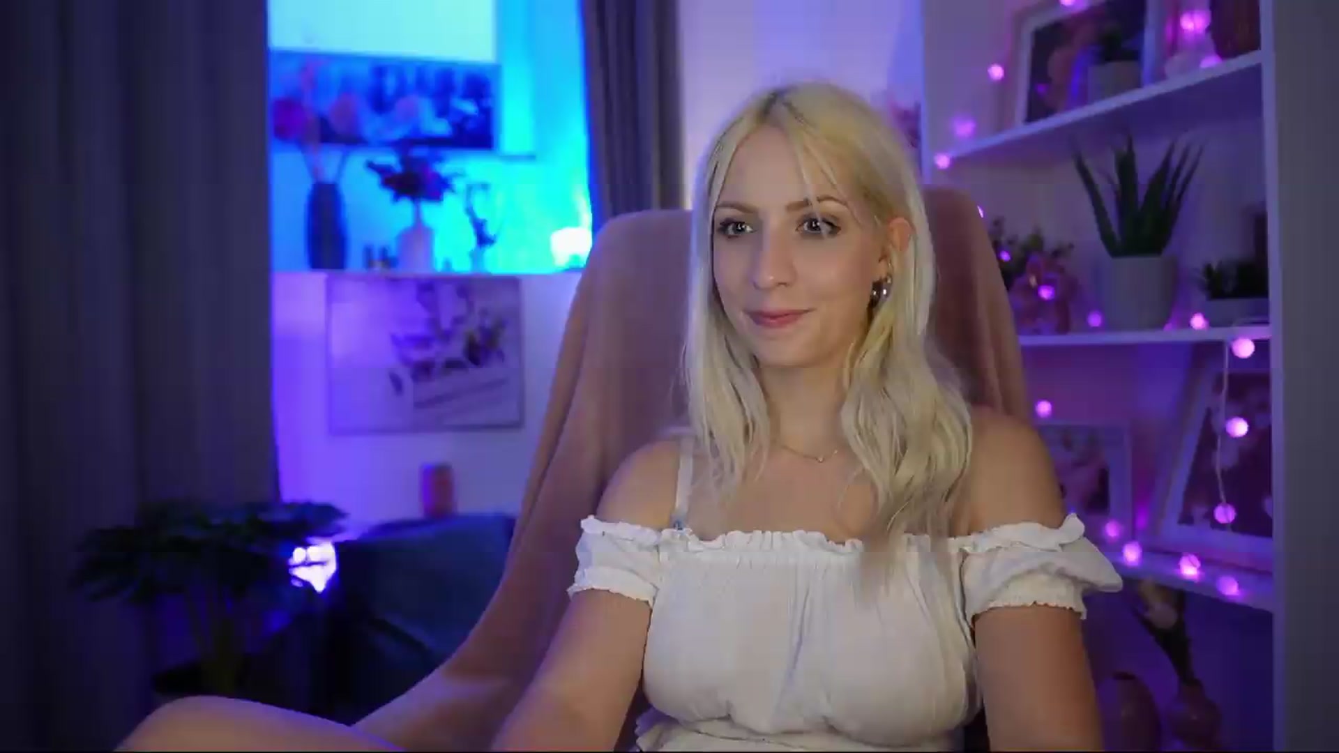 Gallery image thumbnail from Lucy_Cutie's myfreecams stream on, 06/26/2026, 18:53 image 10 of 20