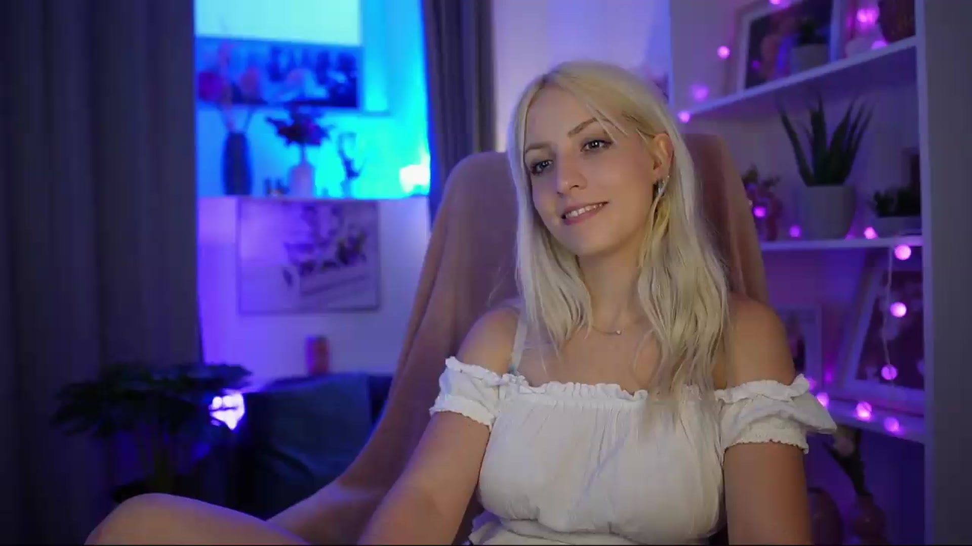 Gallery image thumbnail from Lucy_Cutie's myfreecams stream on, 06/26/2026, 18:53 image 8 of 20