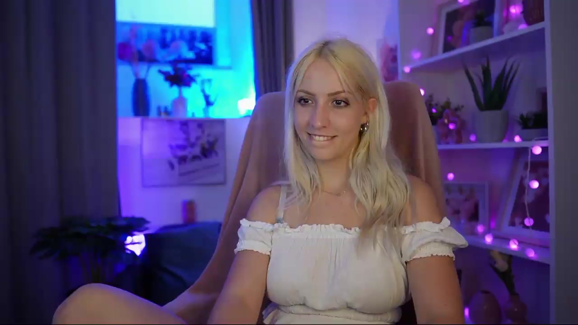 Gallery image thumbnail from Lucy_Cutie's myfreecams stream on, 06/26/2026, 18:53 image 4 of 20