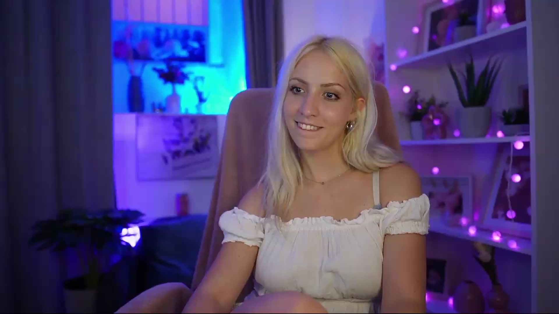 Gallery image thumbnail from Lucy_Cutie's myfreecams stream on, 06/26/2026, 20:43 image 19 of 20