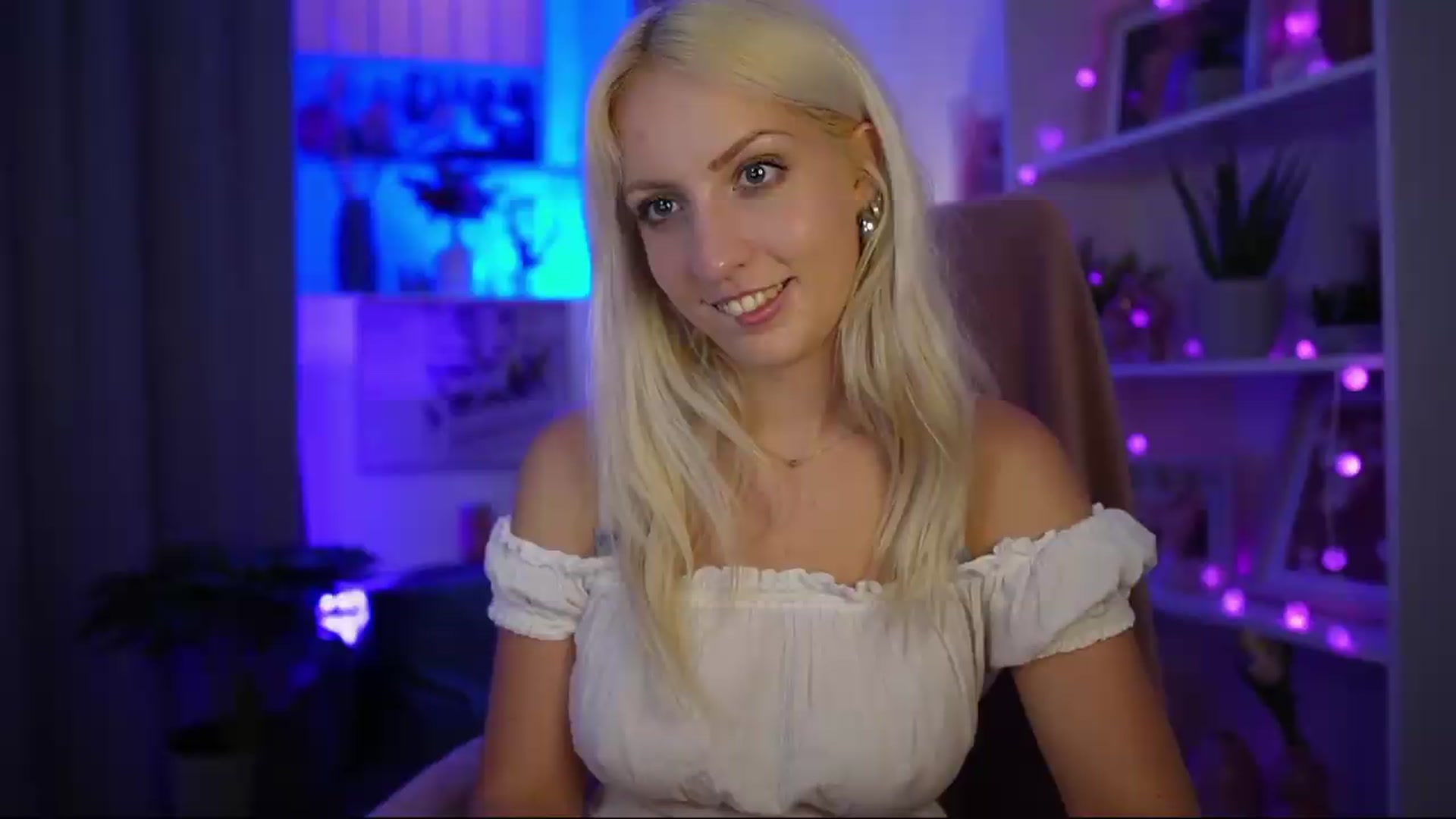 Gallery image thumbnail from Lucy_Cutie's myfreecams stream on, 06/26/2026, 21:35 image 7 of 20