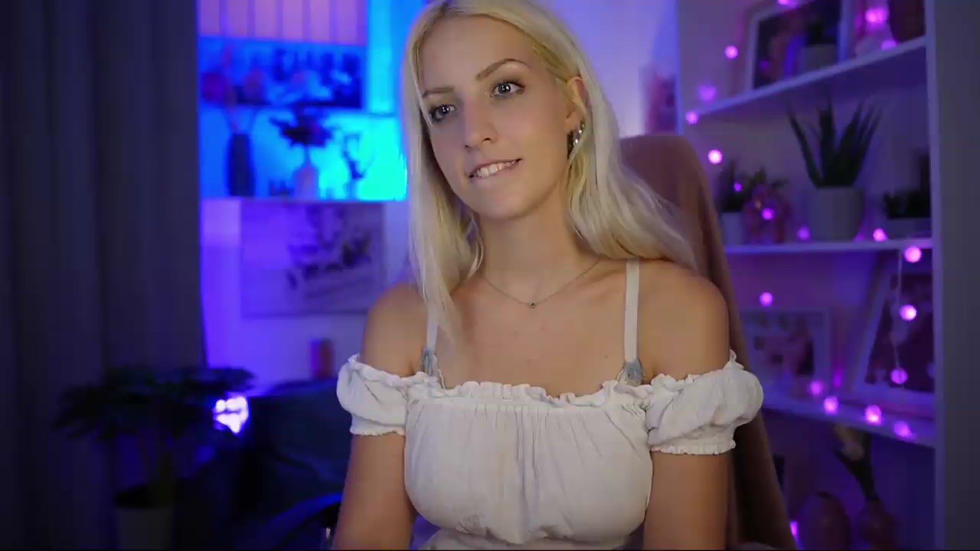 Gallery image thumbnail from Lucy_Cutie's myfreecams stream on, 06/26/2026, 22:03 image 3 of 20