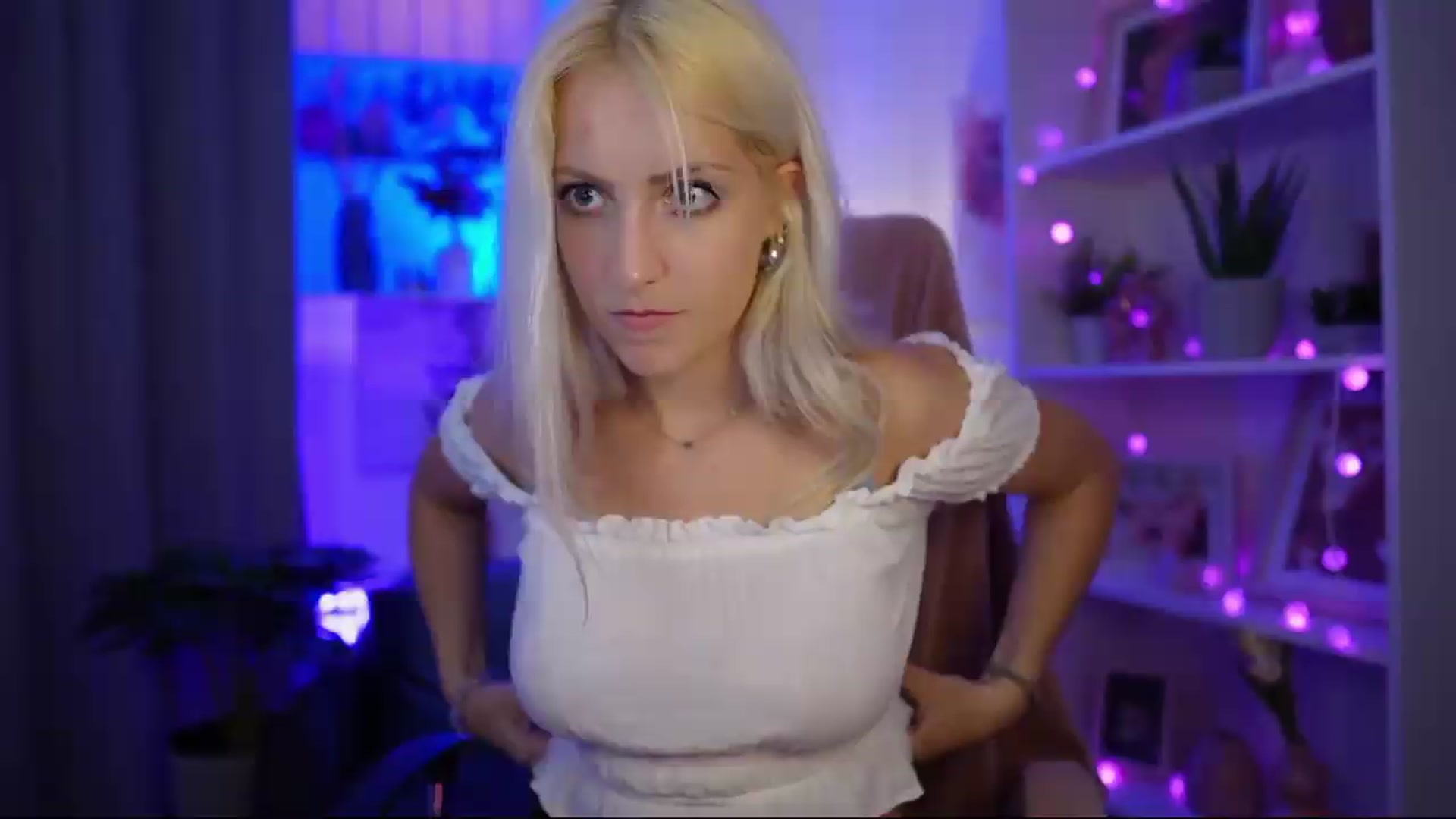 Gallery image thumbnail from Lucy_Cutie's myfreecams stream on, 06/26/2026, 23:06 image 5 of 20