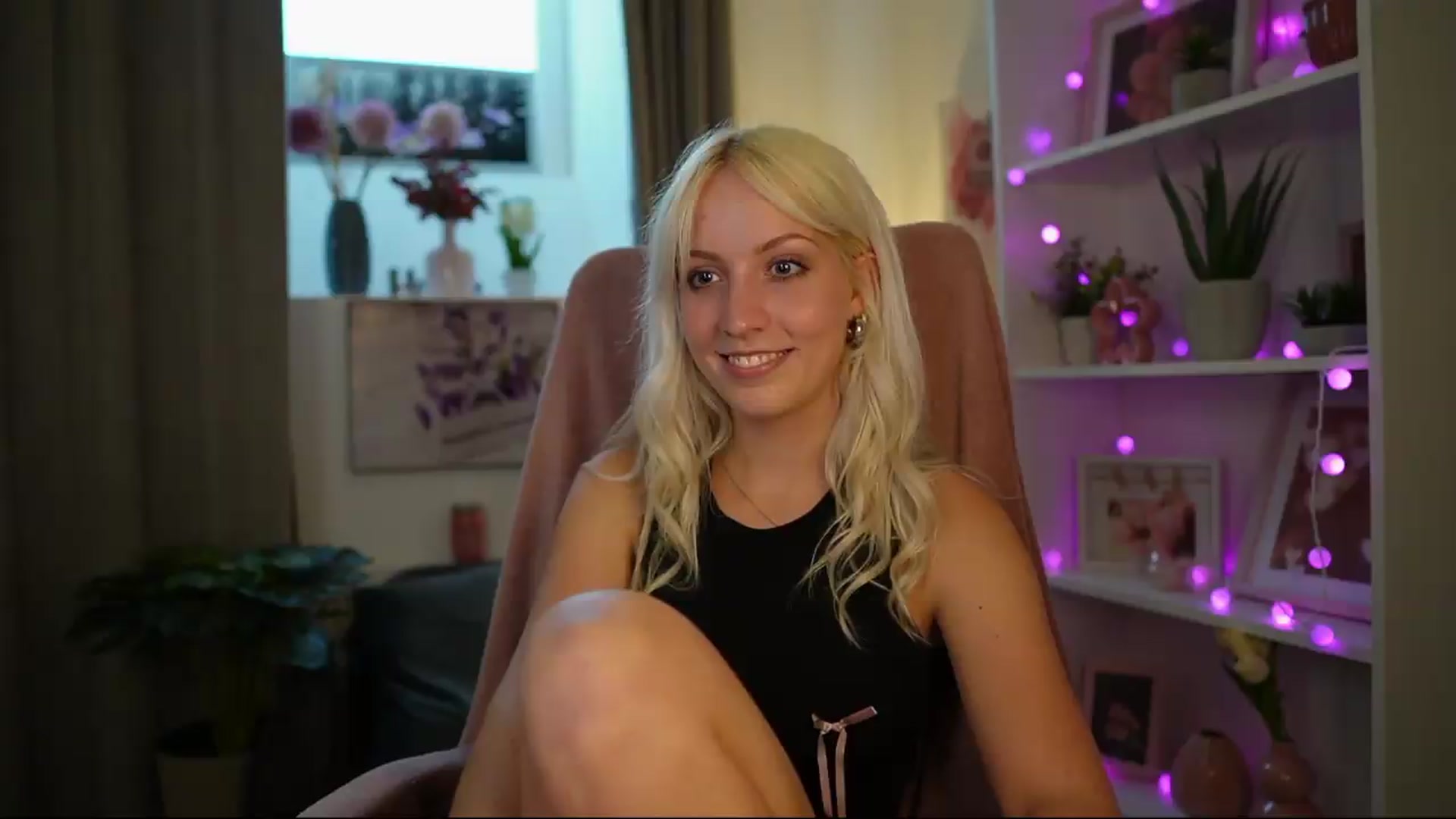 Gallery image thumbnail from Lucy_Cutie's myfreecams stream on, 06/27/2026, 18:08 image 4 of 20